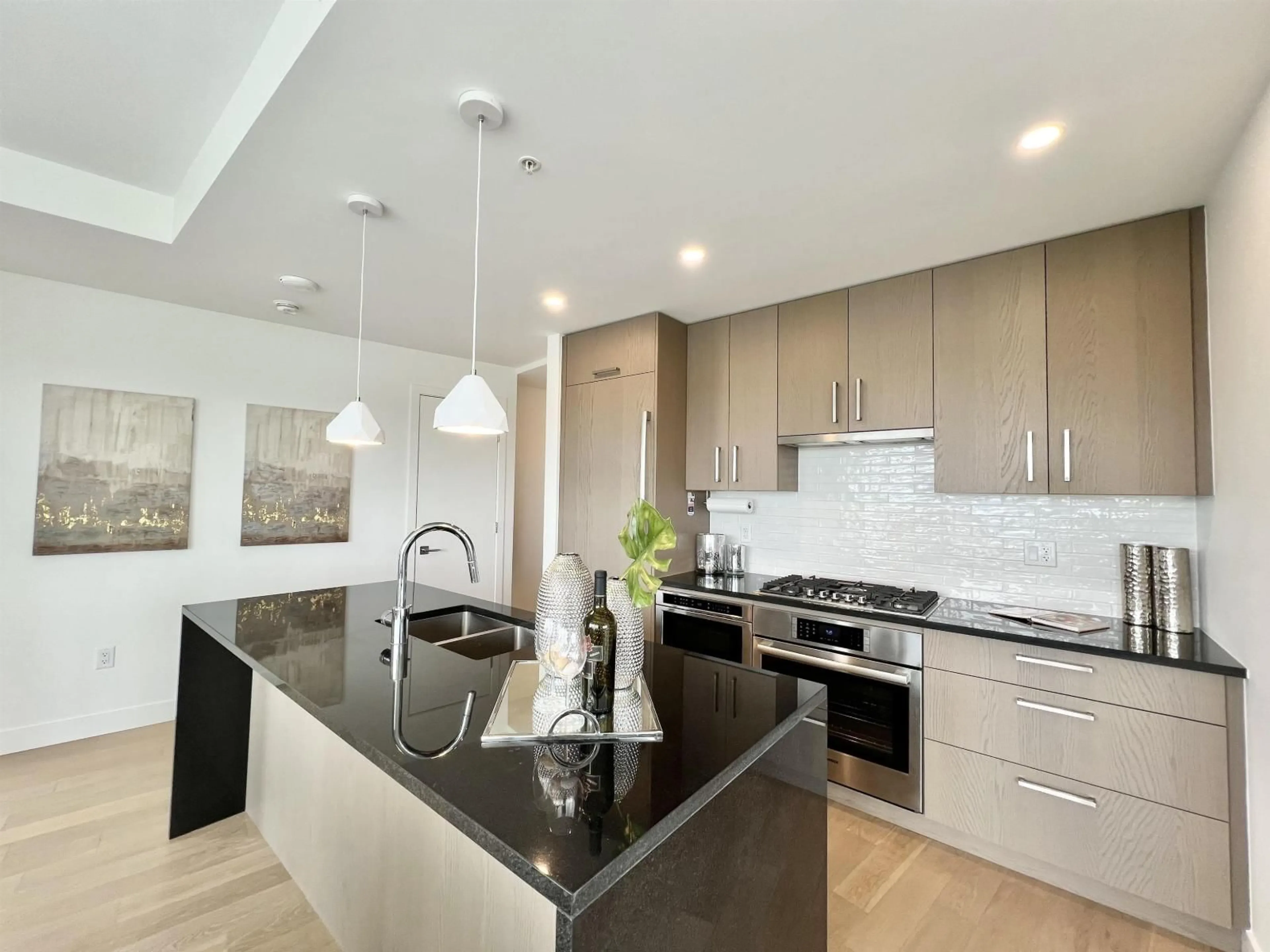 Contemporary kitchen, unknown for 1406 - 1588 JOHNSTON ROAD, Surrey British Columbia V4B0C5