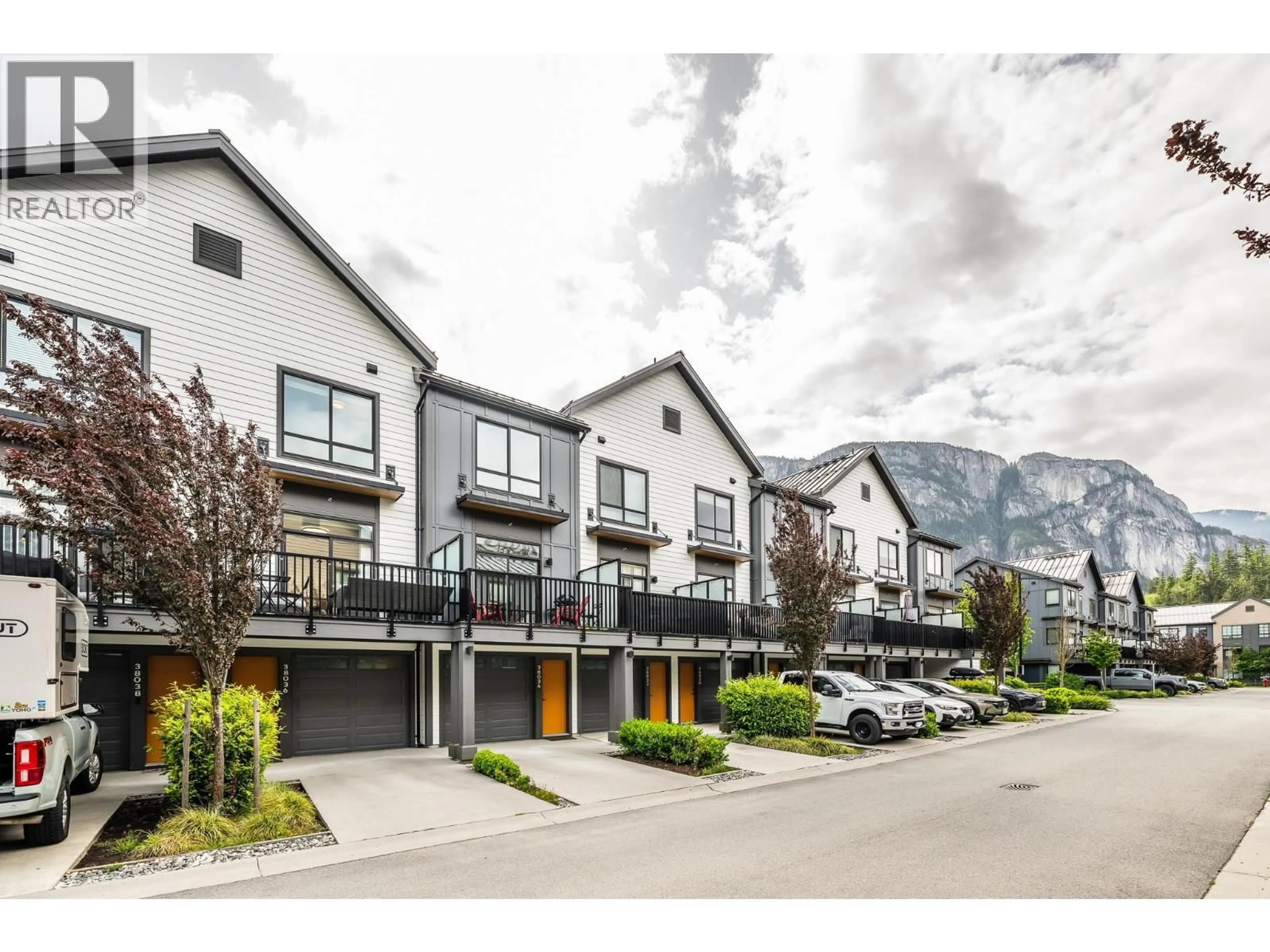 A pic from outside/outdoor area/front of a property/back of a property/a pic from drone, mountain view for 38036 KEEL WAY, Squamish British Columbia V8B2A1