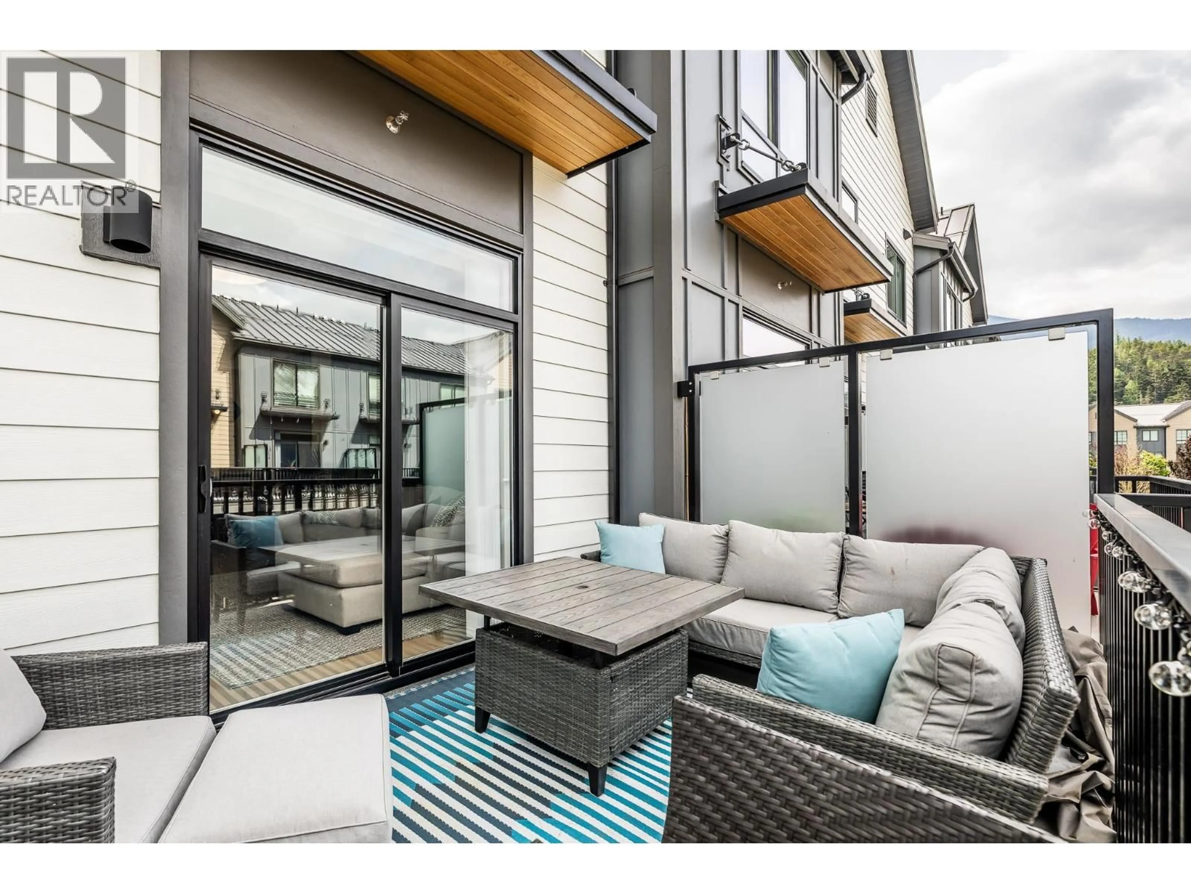 Patio, street for 38036 KEEL WAY, Squamish British Columbia V8B2A1