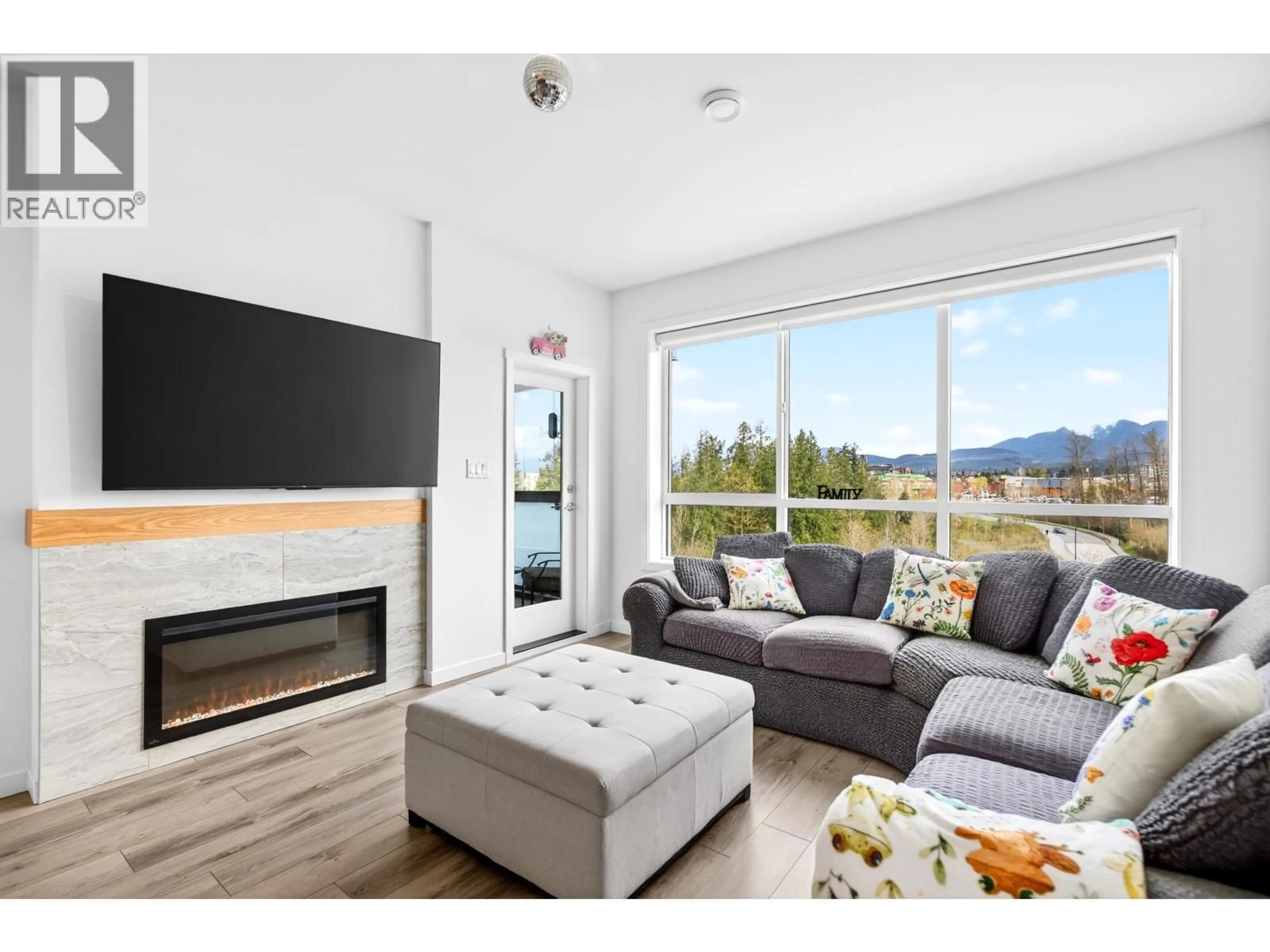 Living room with furniture, wood/laminate floor for 417 - 11641 227 STREET, Maple Ridge British Columbia V2X9J6