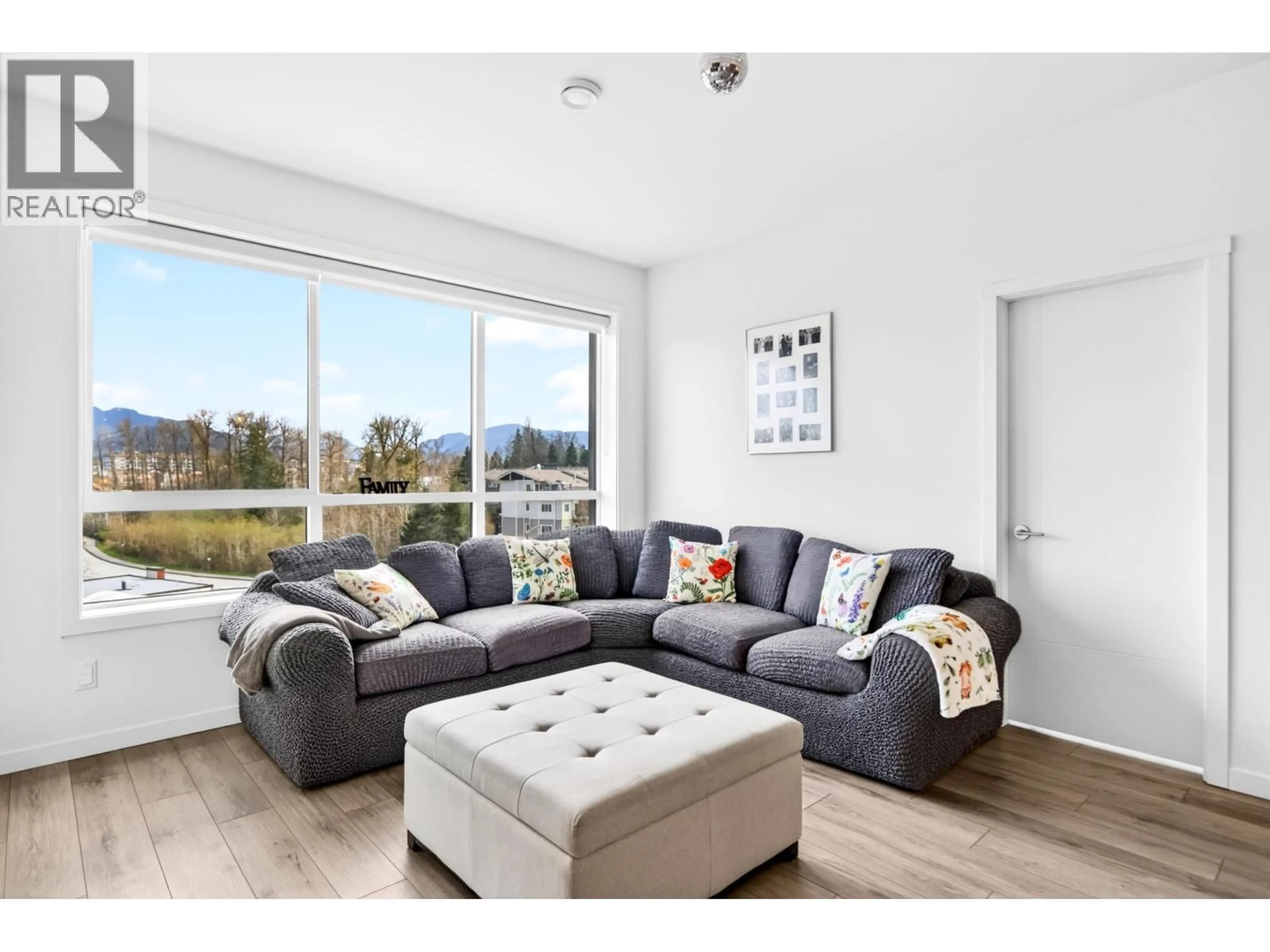 Living room with furniture, wood/laminate floor for 417 - 11641 227 STREET, Maple Ridge British Columbia V2X9J6