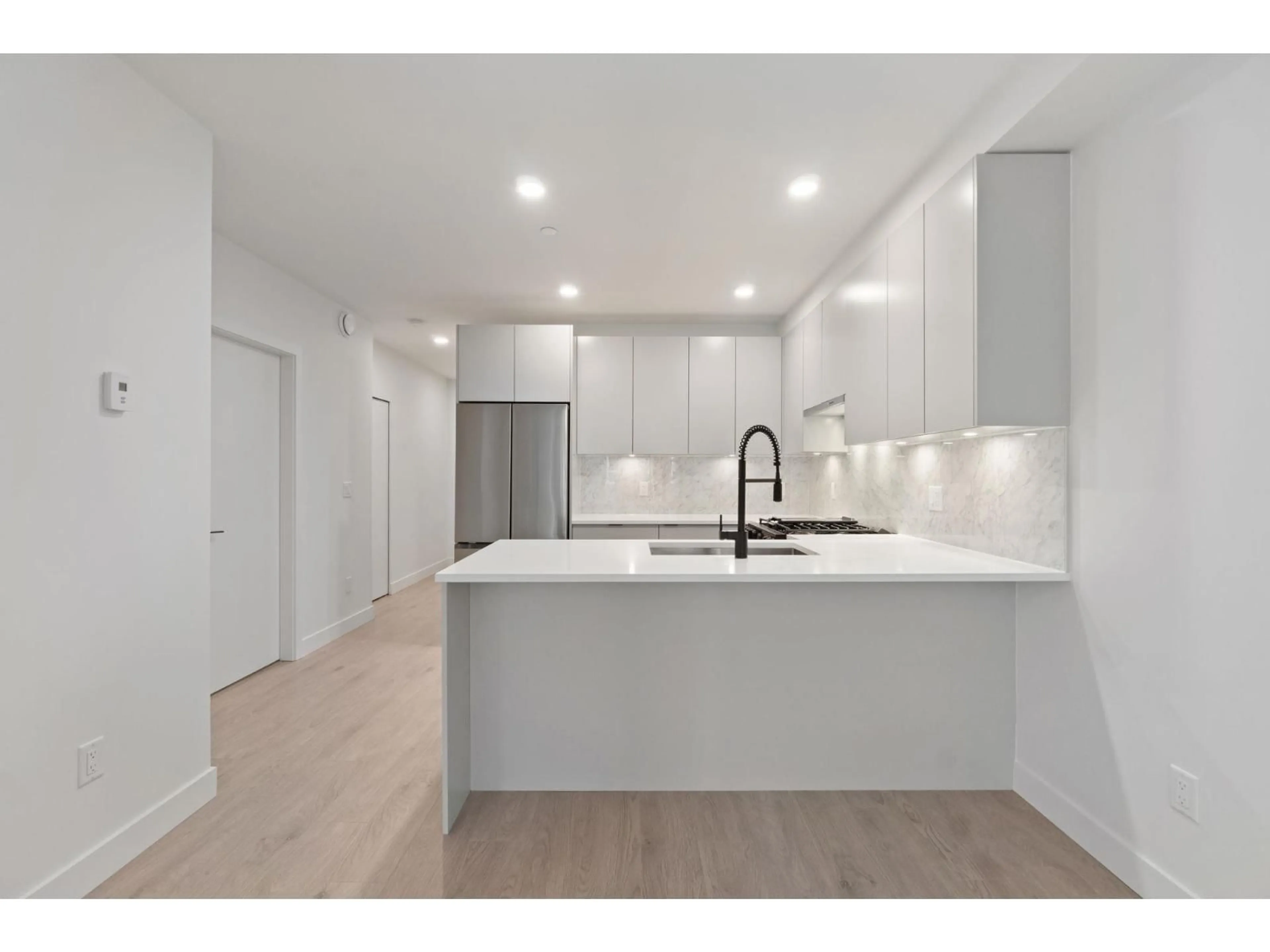 Open concept kitchen, unknown for 418 - 13258 105 AVENUE, Surrey British Columbia V3T1Z2