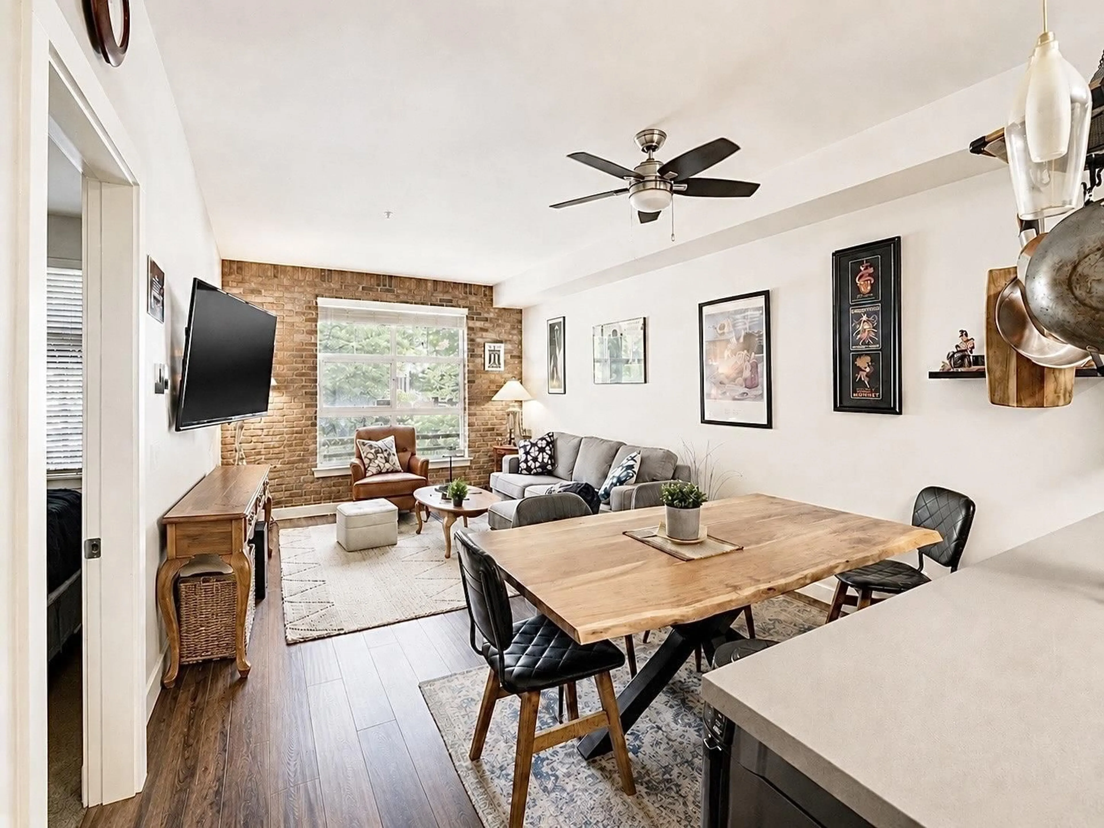 Living room with furniture, wood/laminate floor for 103 - 14550 WINTER CRESCENT, Surrey British Columbia V4P0G4