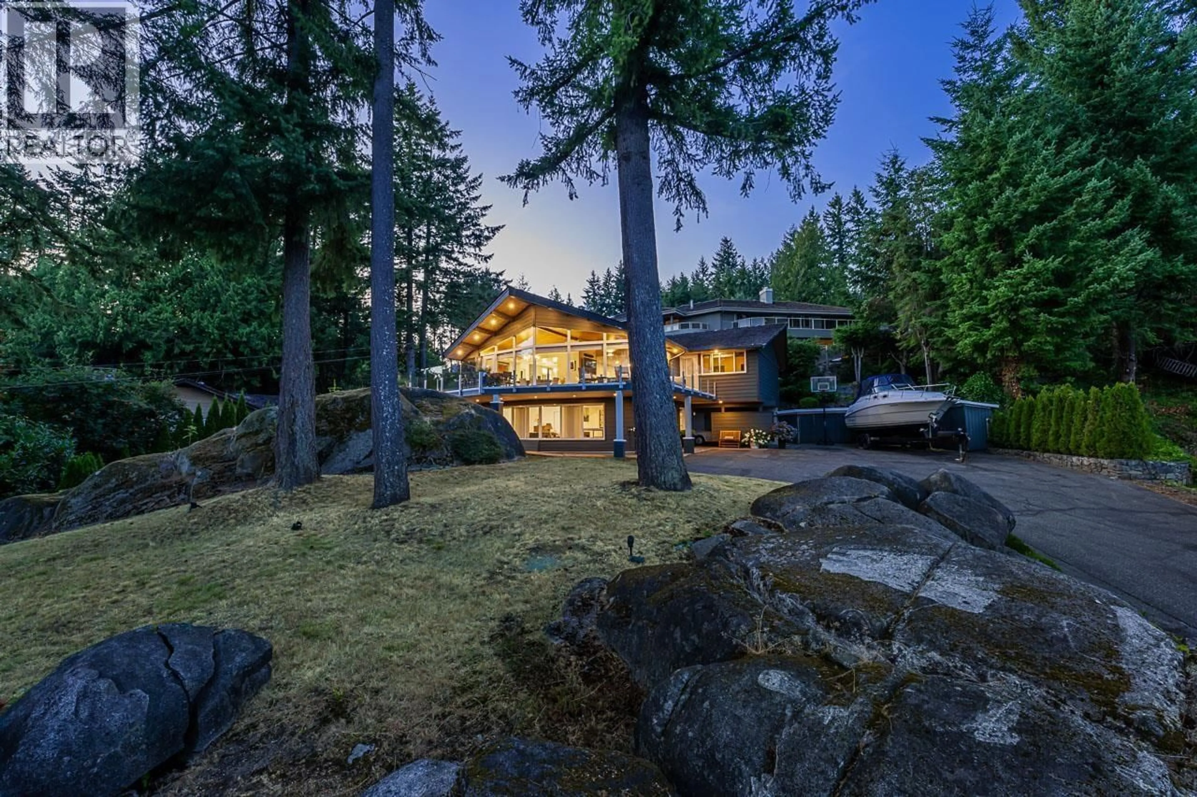 A pic from outside/outdoor area/front of a property/back of a property/a pic from drone, forest/trees view for 4375 WOODCREST ROAD, West Vancouver British Columbia V7S2V9