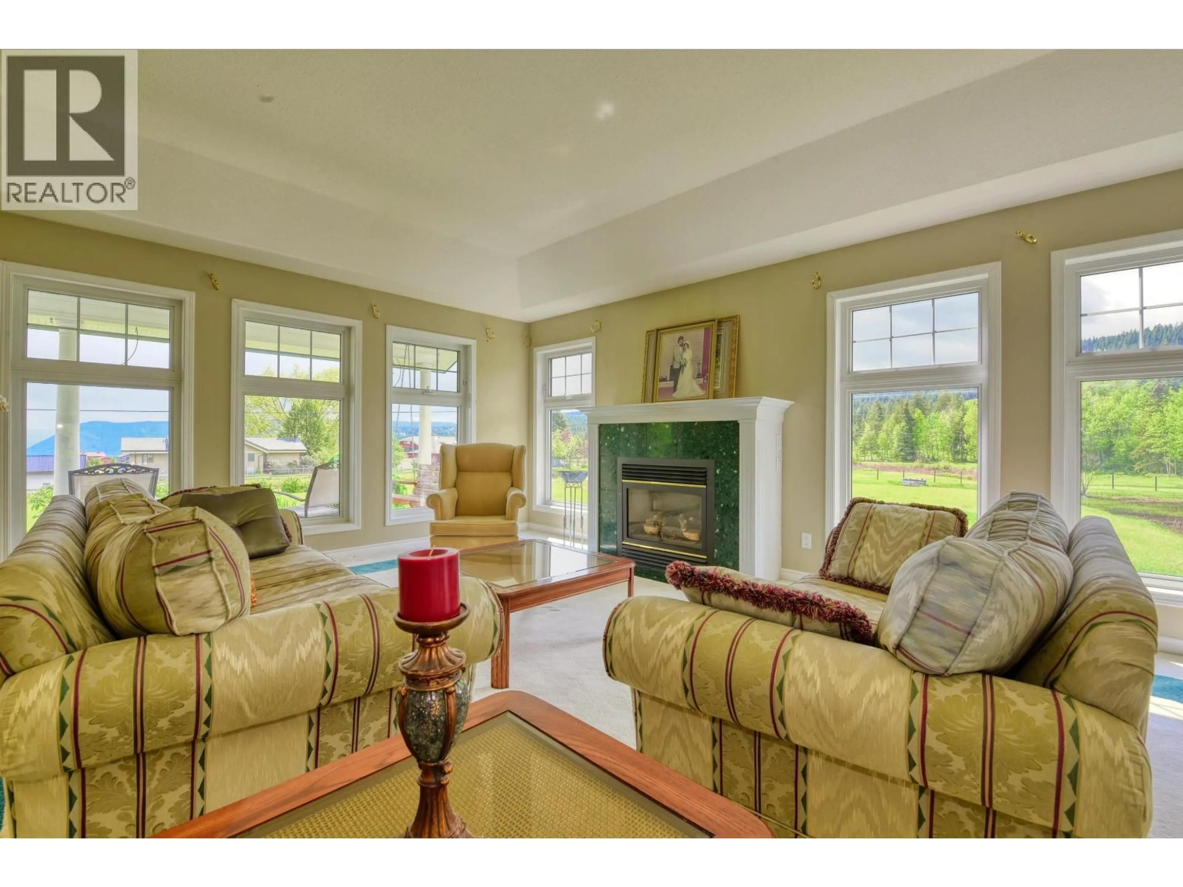 Living room with furniture, unknown for 77 WOODLAND DRIVE, Williams Lake British Columbia V2G4P9