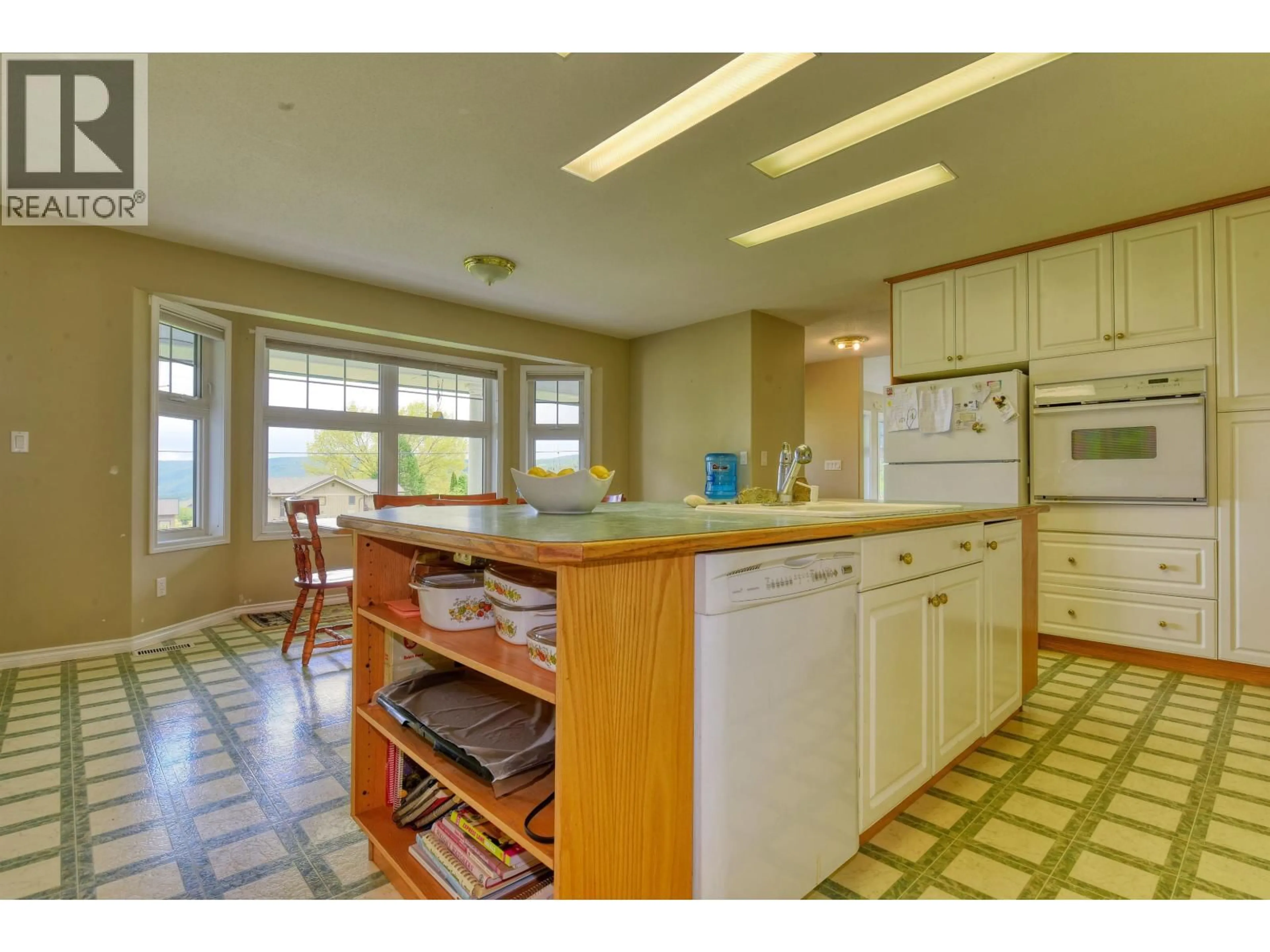Open concept kitchen, ceramic/tile floor for 77 WOODLAND DRIVE, Williams Lake British Columbia V2G4P9