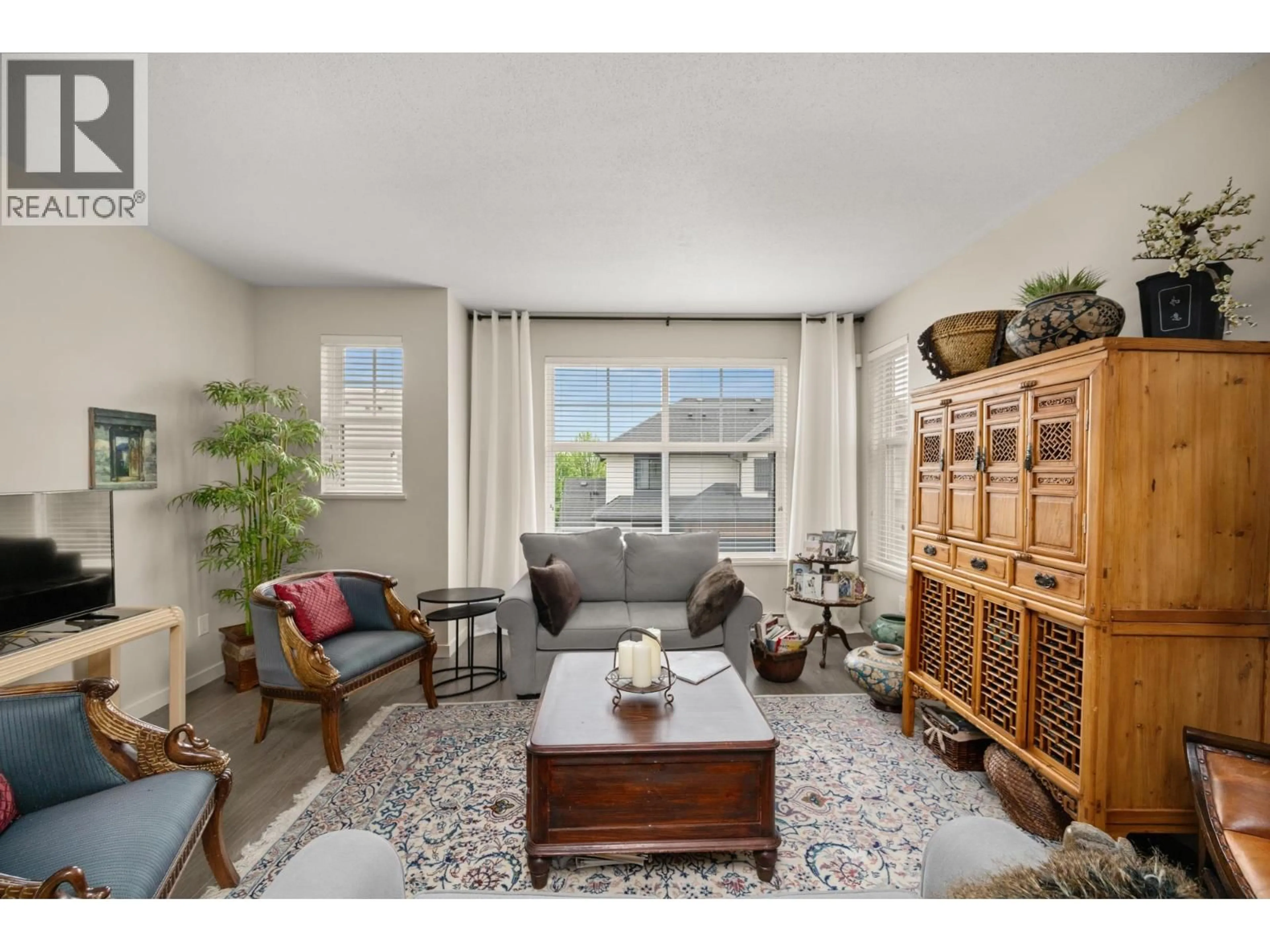 Living room with furniture, unknown for 18 - 3461 PRINCETON AVENUE, Coquitlam British Columbia V3E0M2