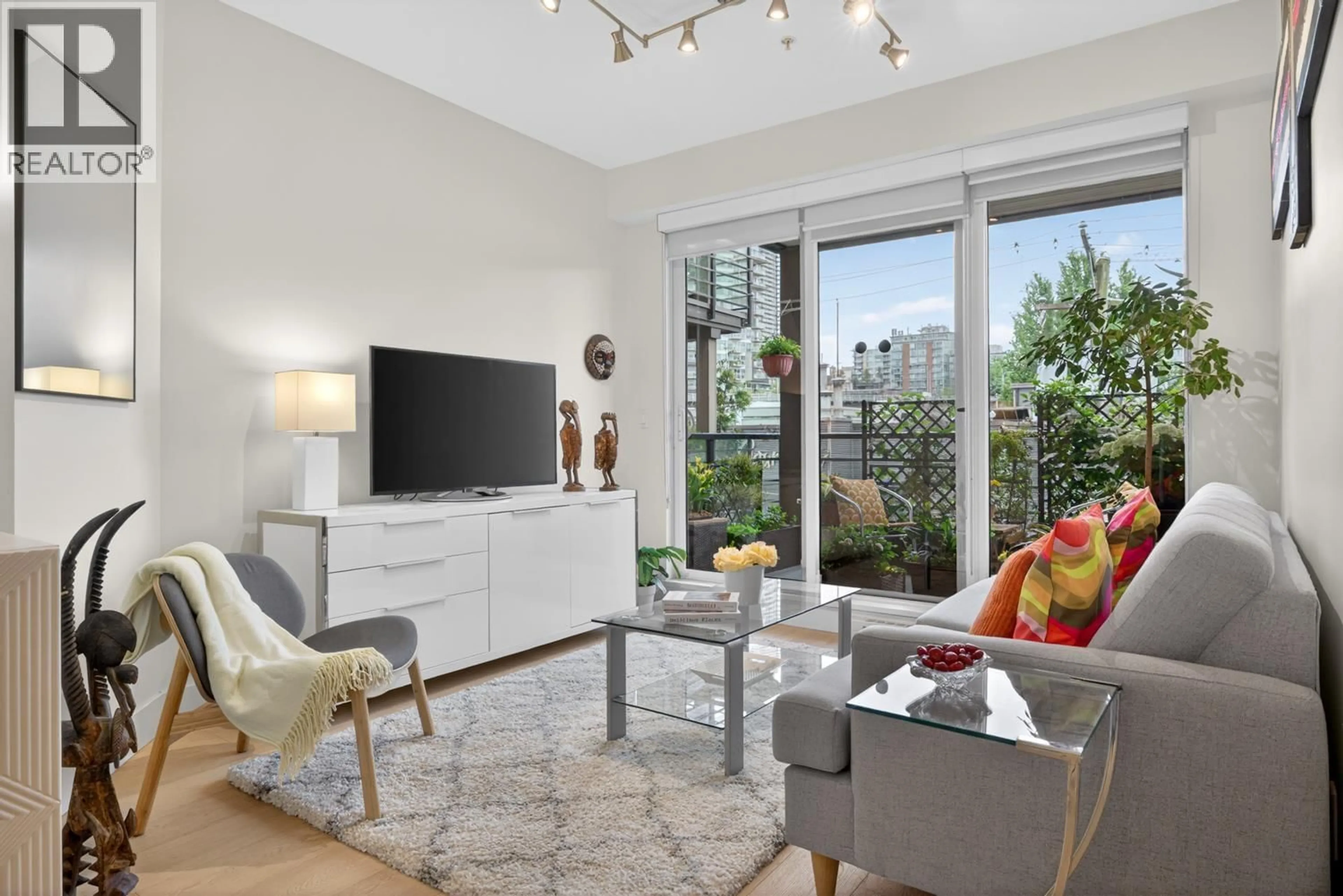 Living room with furniture, unknown for 306 - 1628 4TH AVENUE, Vancouver British Columbia V6J0G6