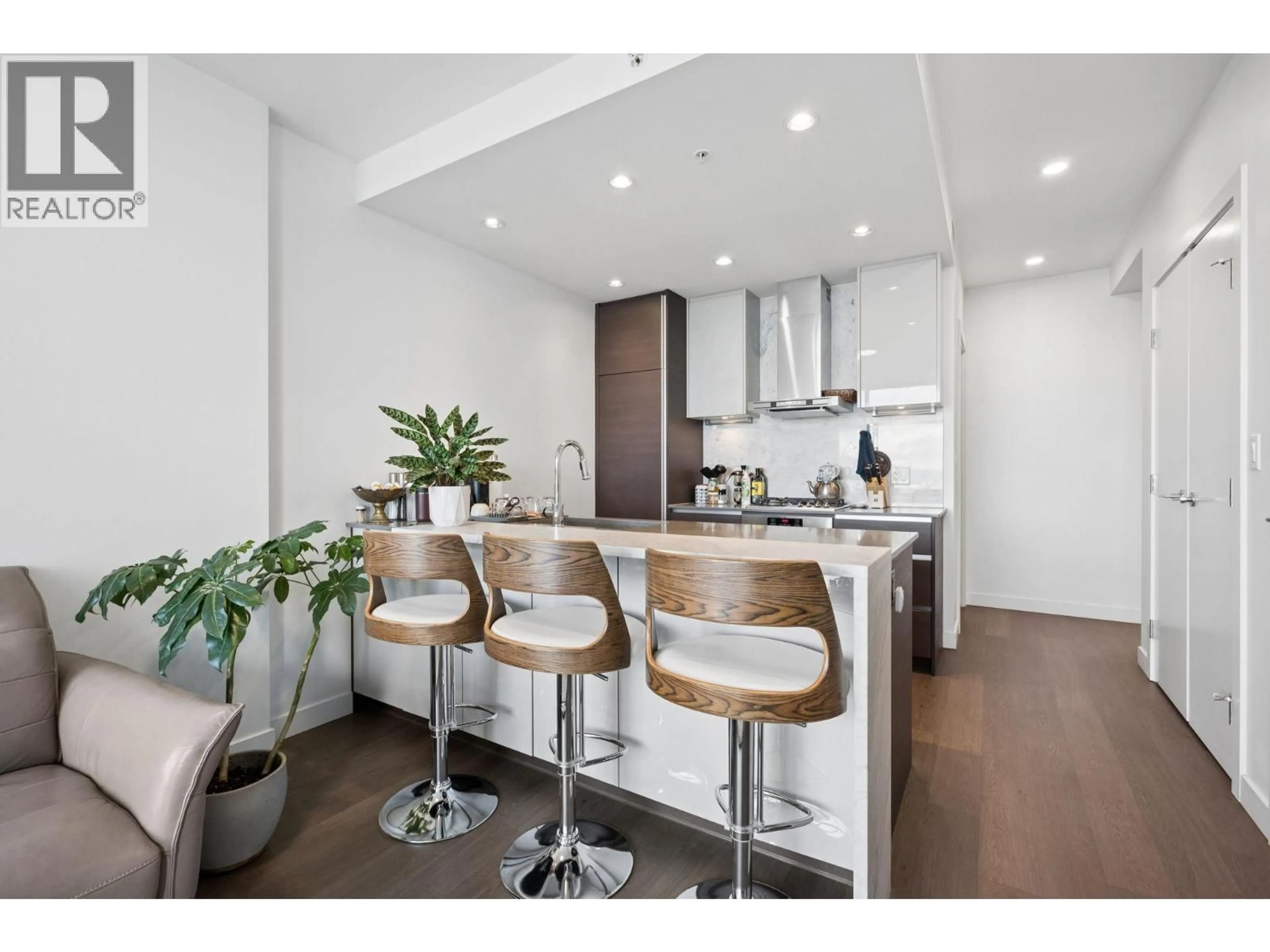 Open concept kitchen, wood/laminate floor for 3807 - 4670 ASSEMBLY WAY, Burnaby British Columbia V5H0H3