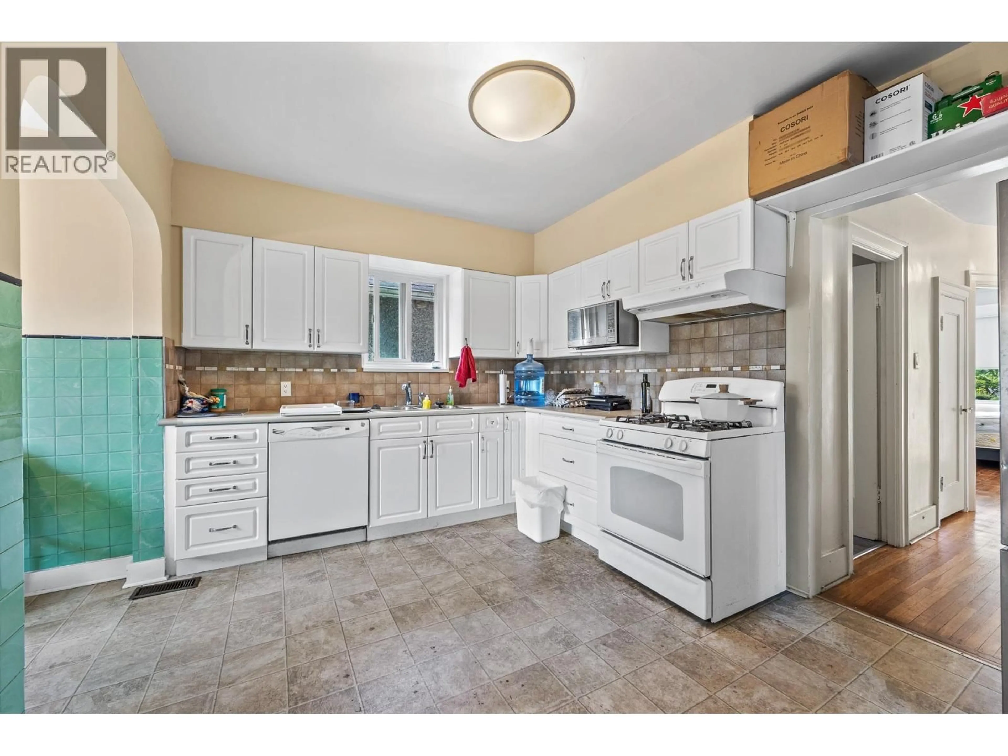 Standard kitchen, ceramic/tile floor for 3579 18TH AVENUE, Vancouver British Columbia V6S1A9