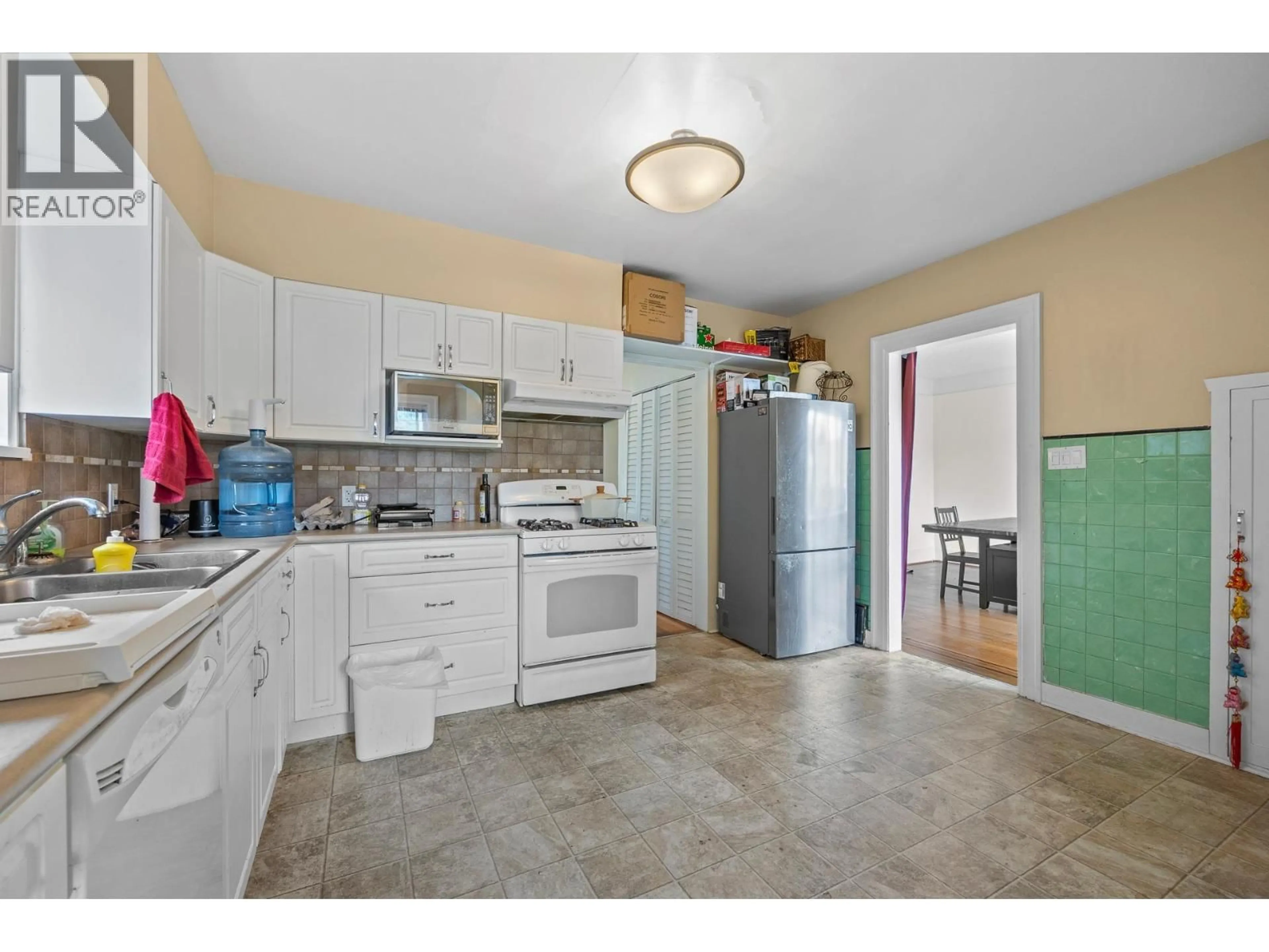 Standard kitchen, ceramic/tile floor for 3579 18TH AVENUE, Vancouver British Columbia V6S1A9
