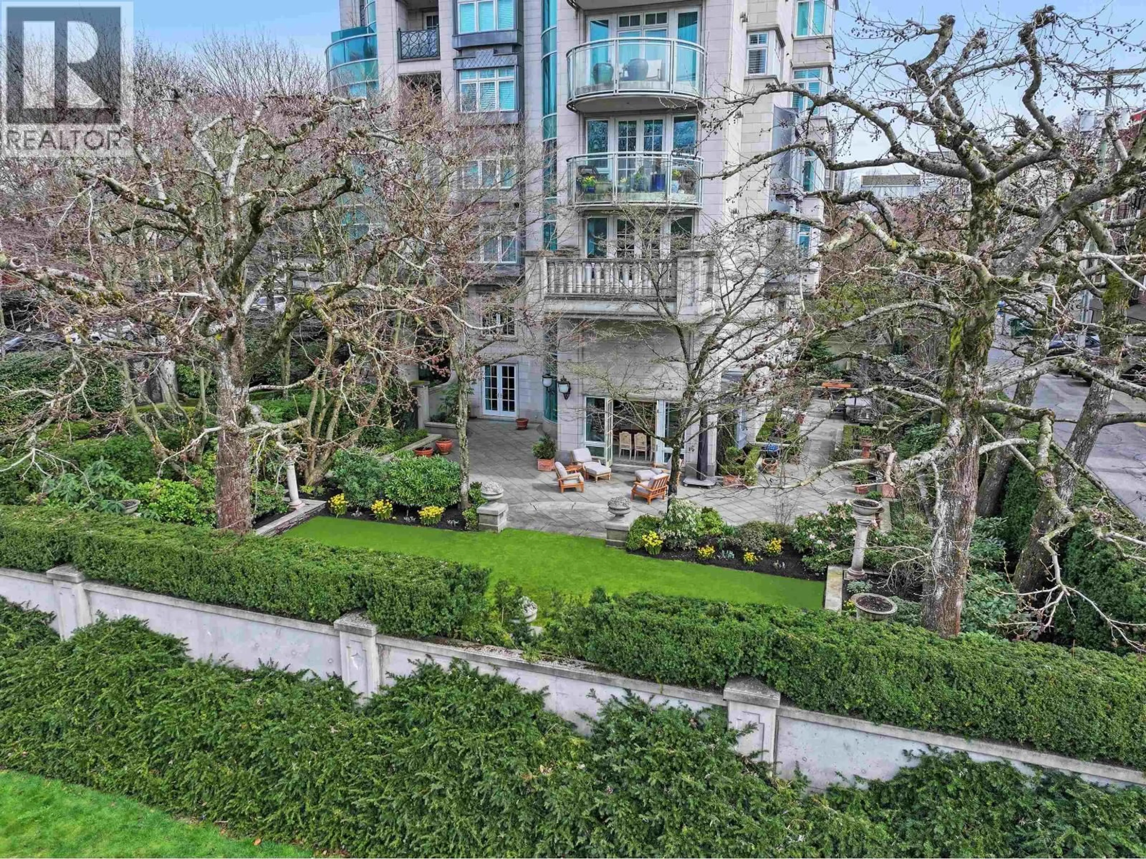 A pic from outside/outdoor area/front of a property/back of a property/a pic from drone, city buildings view from balcony for 1B - 1596 14TH AVENUE, Vancouver British Columbia V6J2H9