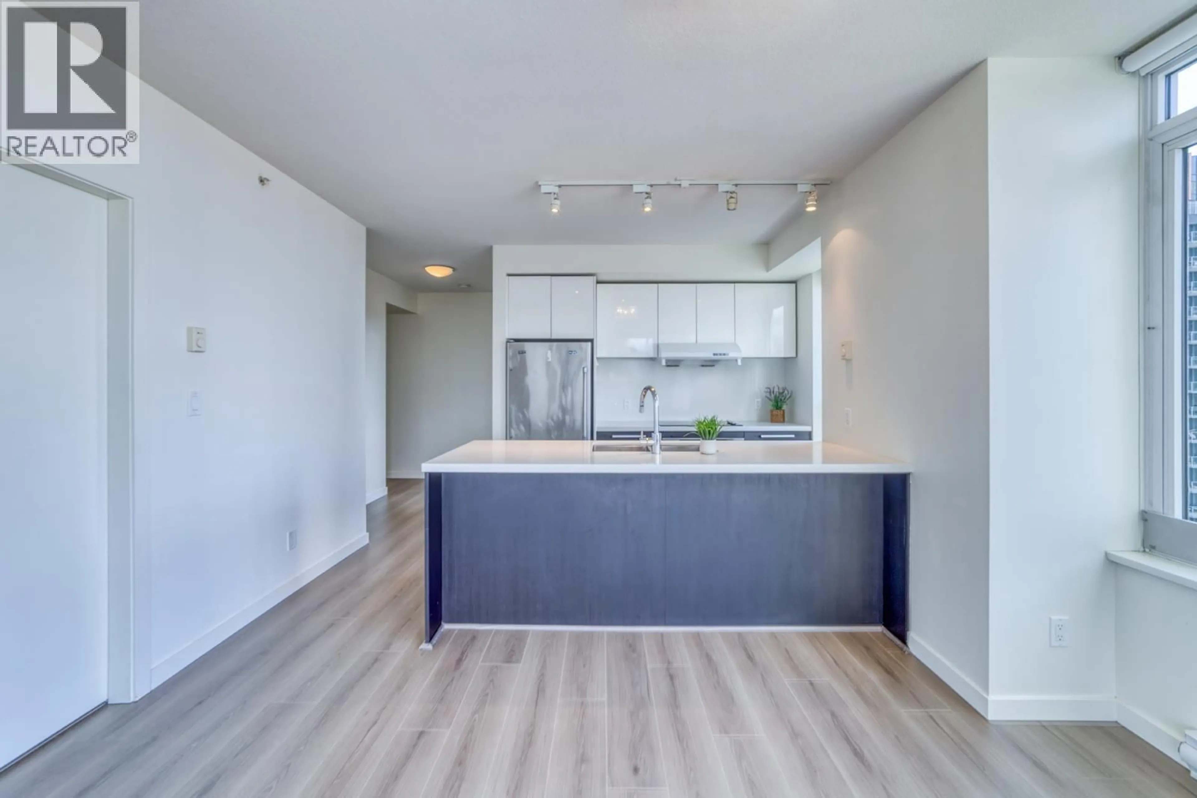 Open concept kitchen, unknown for 2007 - 6333 SILVER AVENUE, Burnaby British Columbia V5H0C3