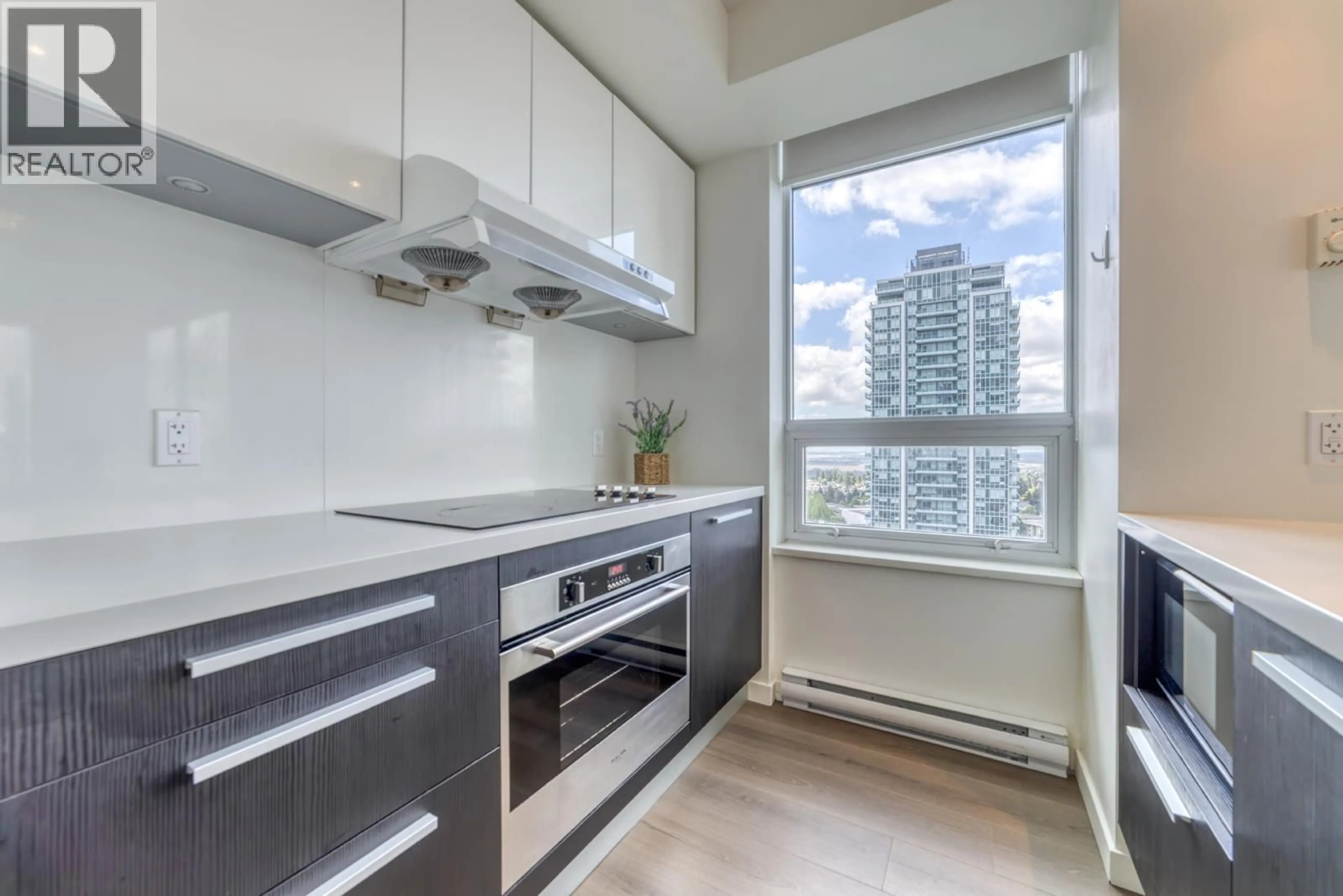 Standard kitchen, unknown for 2007 - 6333 SILVER AVENUE, Burnaby British Columbia V5H0C3