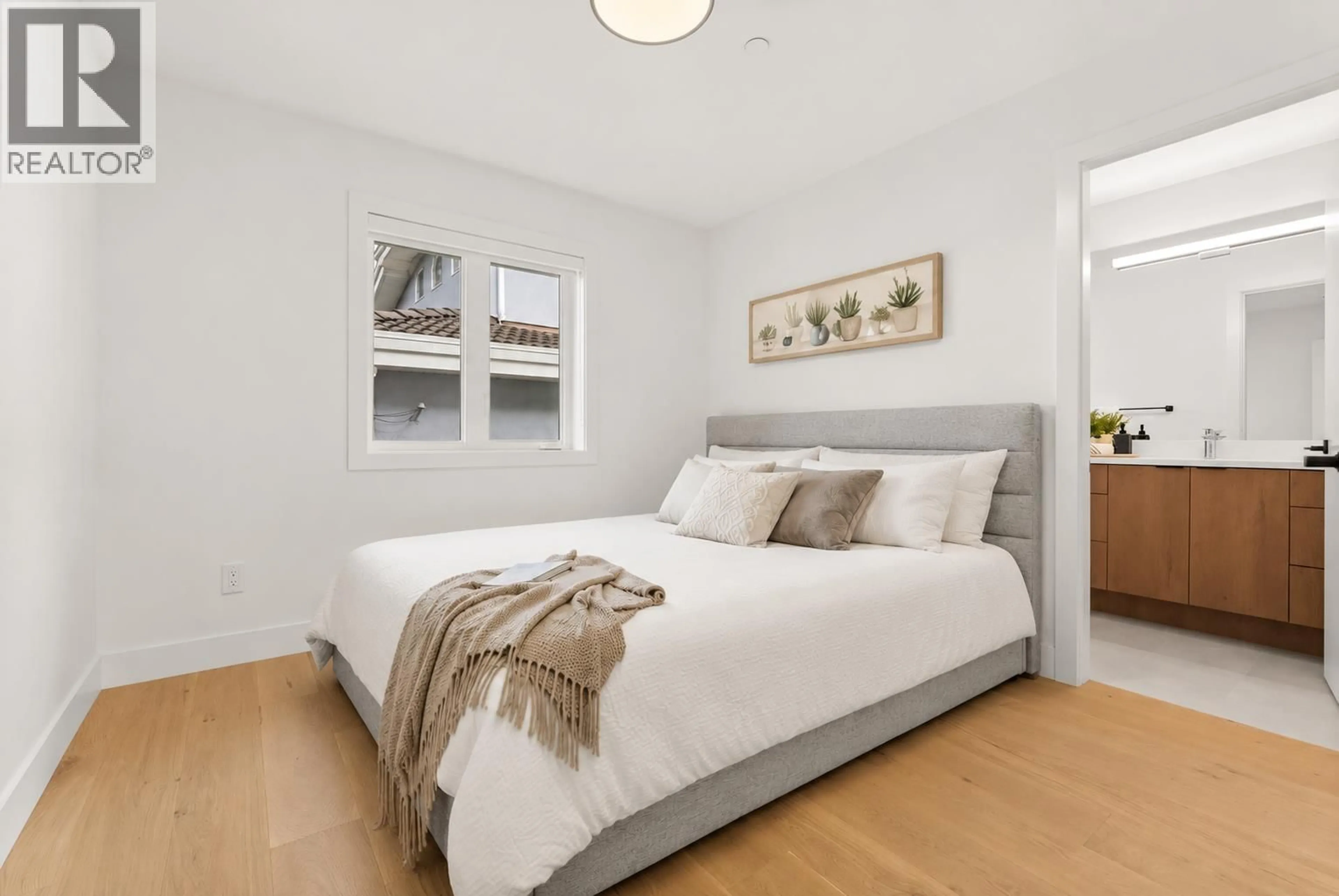 Bedroom with bed, wood/laminate floor for 1 - 1368 PARK DRIVE, Vancouver British Columbia V6P2K6