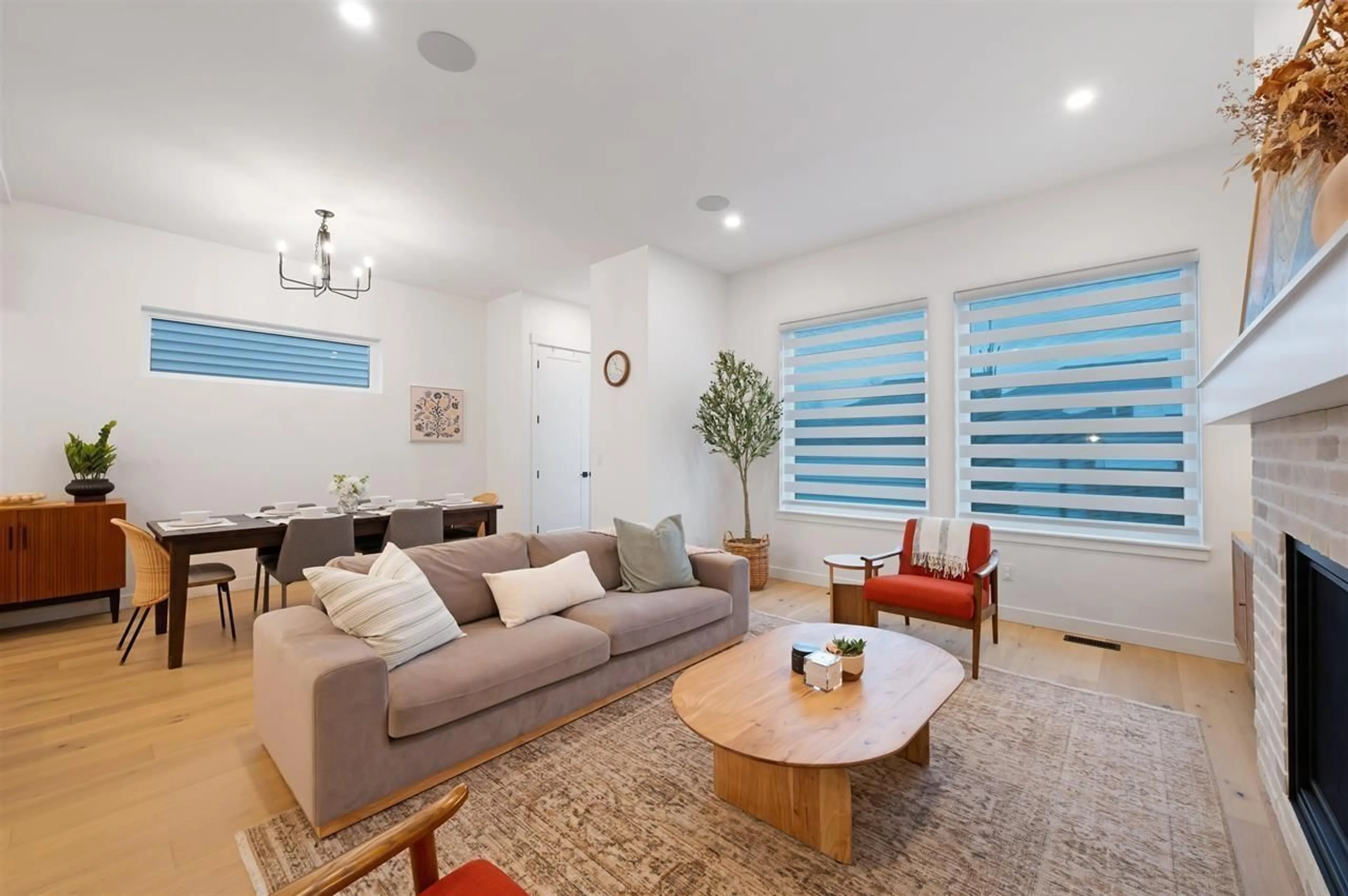 Living room with furniture, unknown for 19623 75 AVENUE, Langley British Columbia V2R3R9