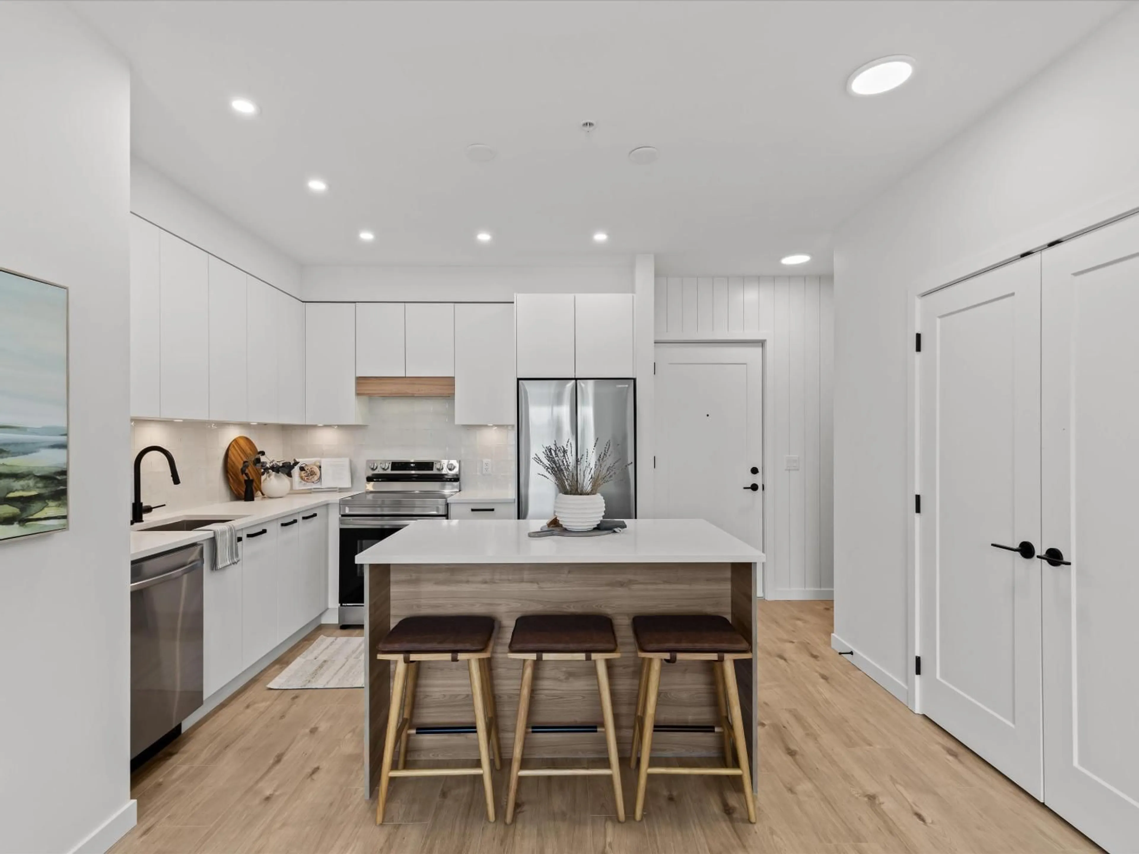 Open concept kitchen, wood/laminate floor for 204 - 33920 BEST AVENUE, Mission British Columbia V2V0L9