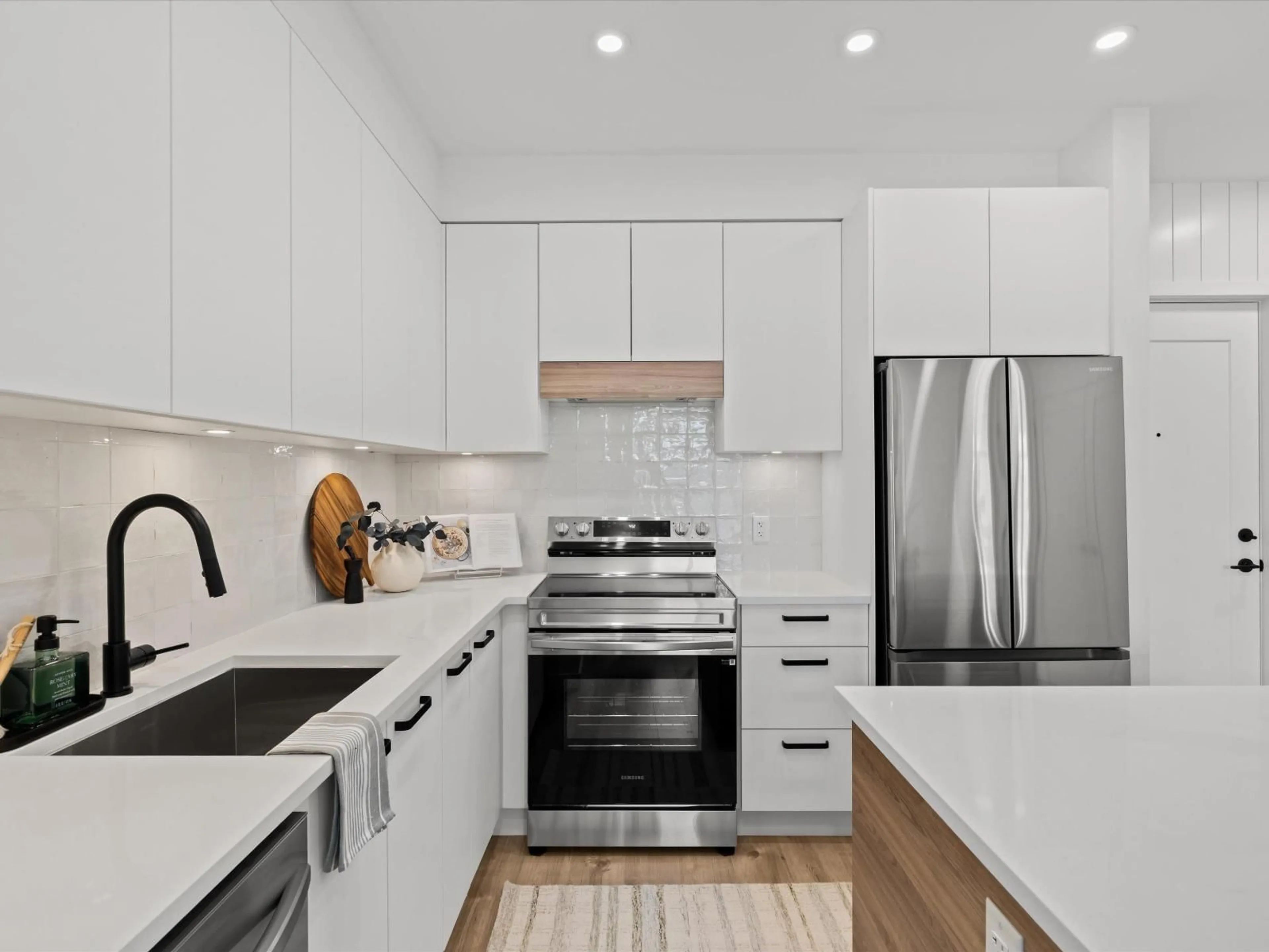 Contemporary kitchen, unknown for 204 - 33920 BEST AVENUE, Mission British Columbia V2V0L9