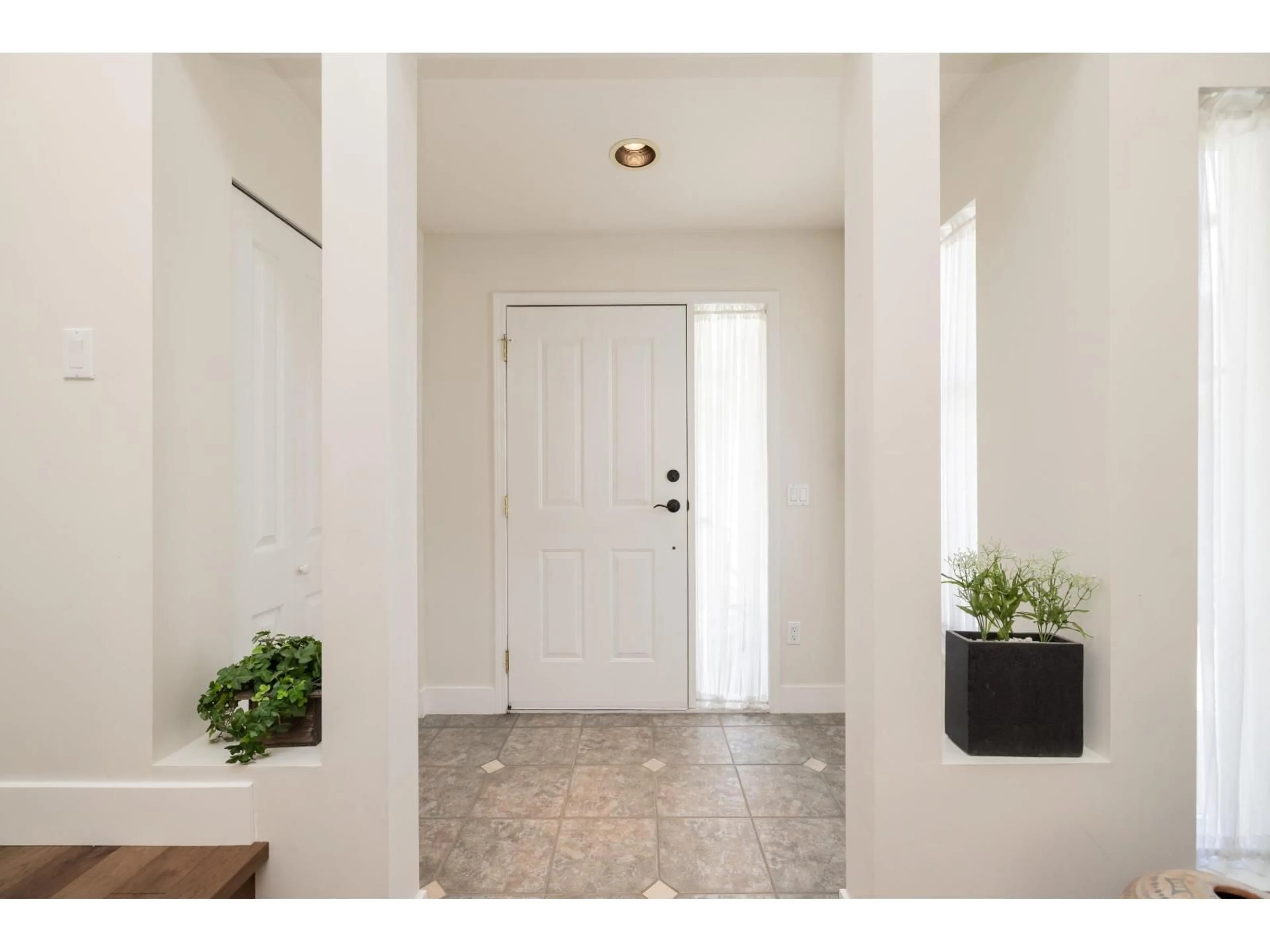 Indoor entryway for 55 - 14877 33 AVENUE, Surrey British Columbia V4P3A3