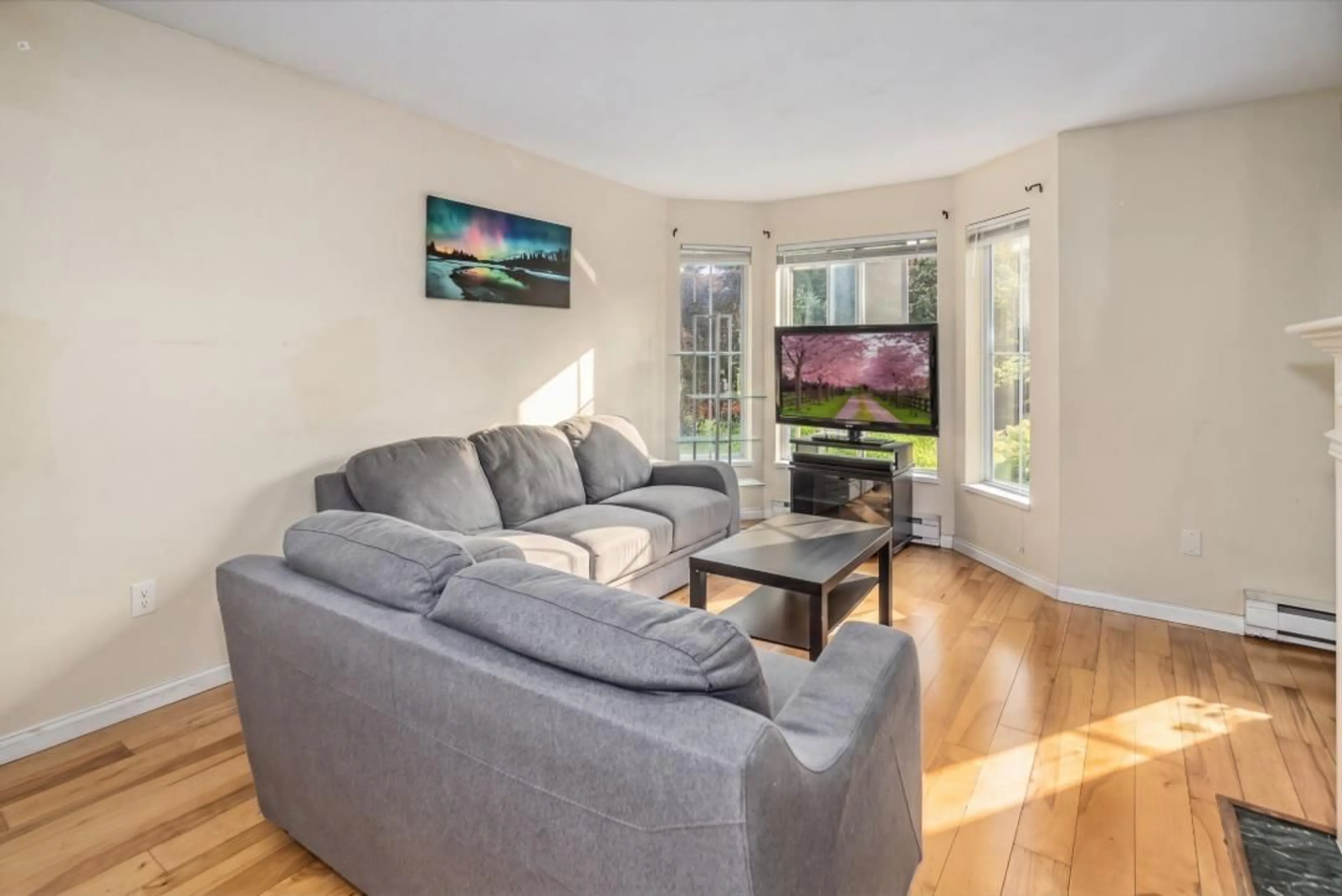 Living room with furniture, unknown for 112 - 15130 108 AVENUE, Surrey British Columbia V3R0T8