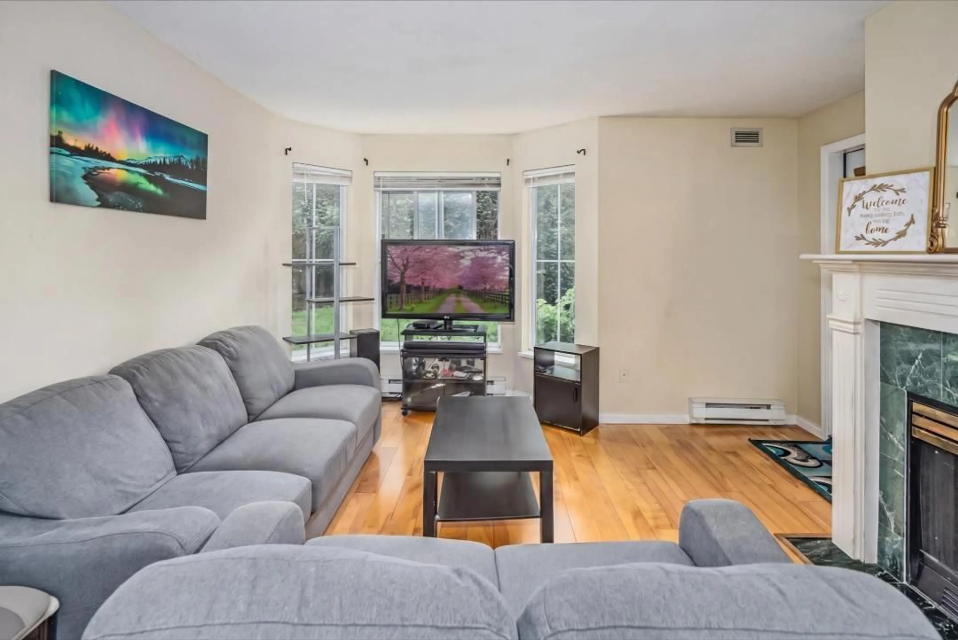 Living room with furniture, unknown for 112 - 15130 108 AVENUE, Surrey British Columbia V3R0T8