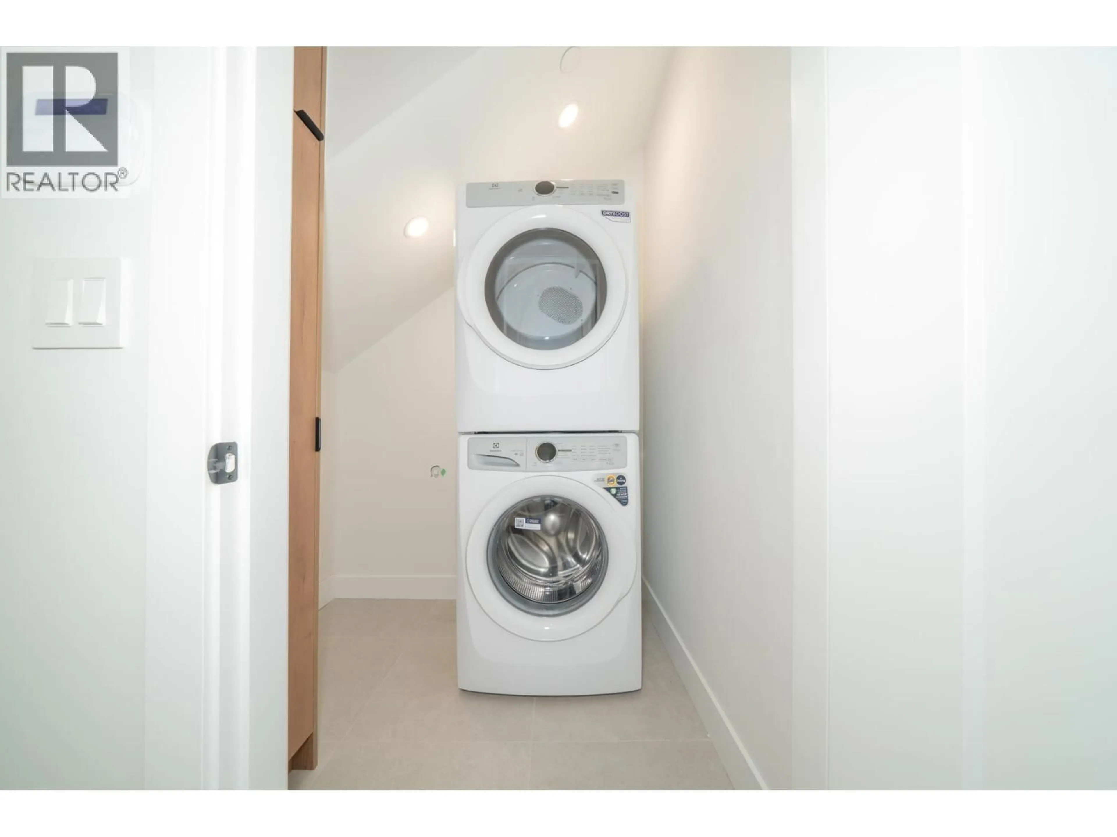 Laundry room for 1933 4TH AVENUE, Vancouver British Columbia V5N1K3
