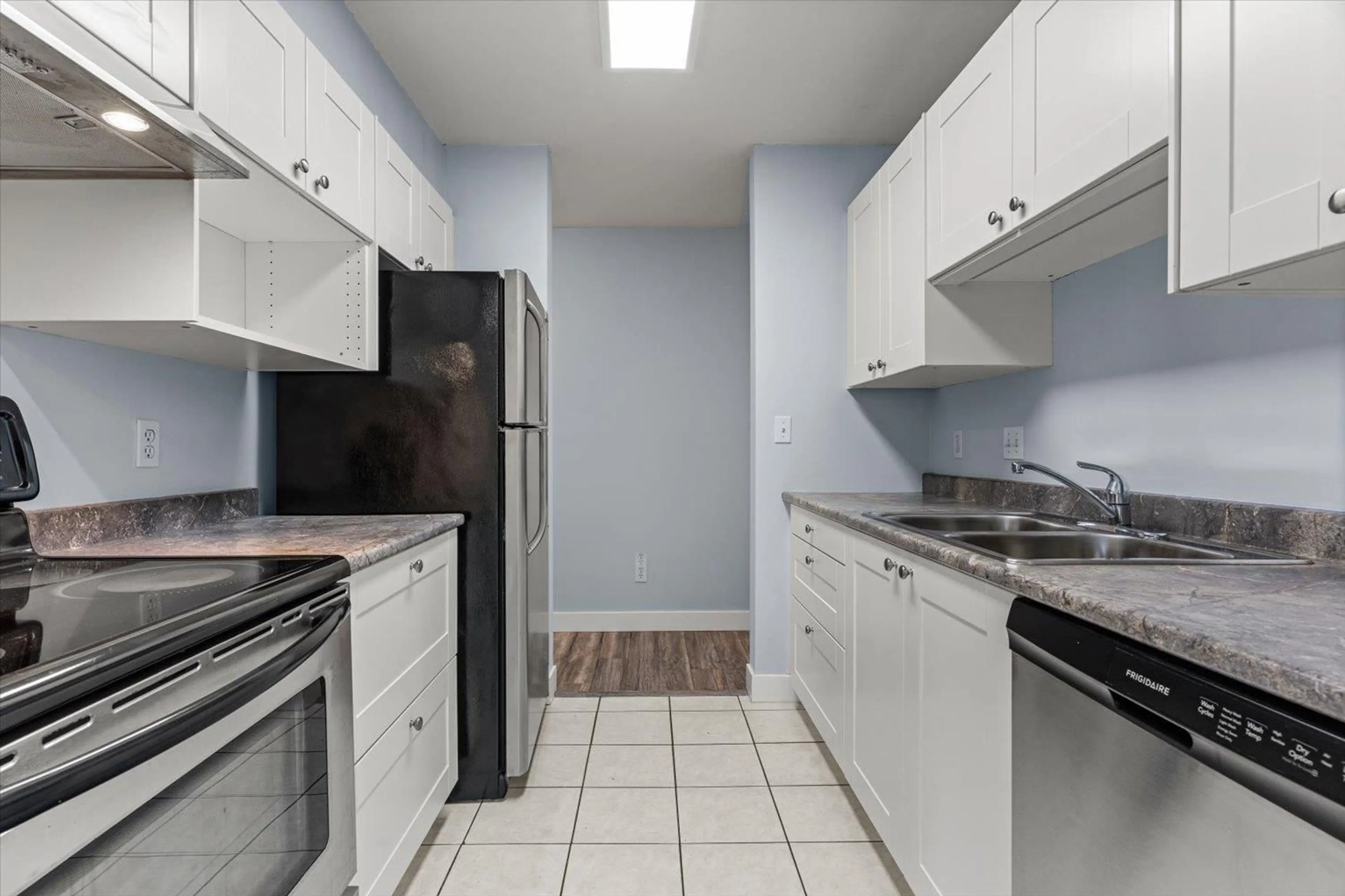 Standard kitchen, unknown for 210 - 45222 WATSON ROAD, Chilliwack British Columbia V2R3J4