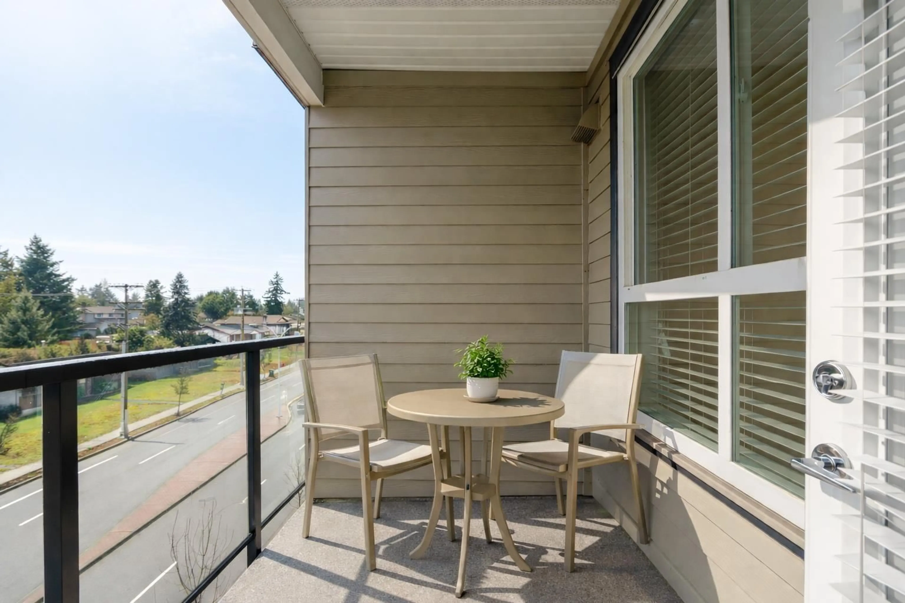 Patio, water/lake/river/ocean view for 404 - 19567 64 AVENUE, Surrey British Columbia V3S7H8