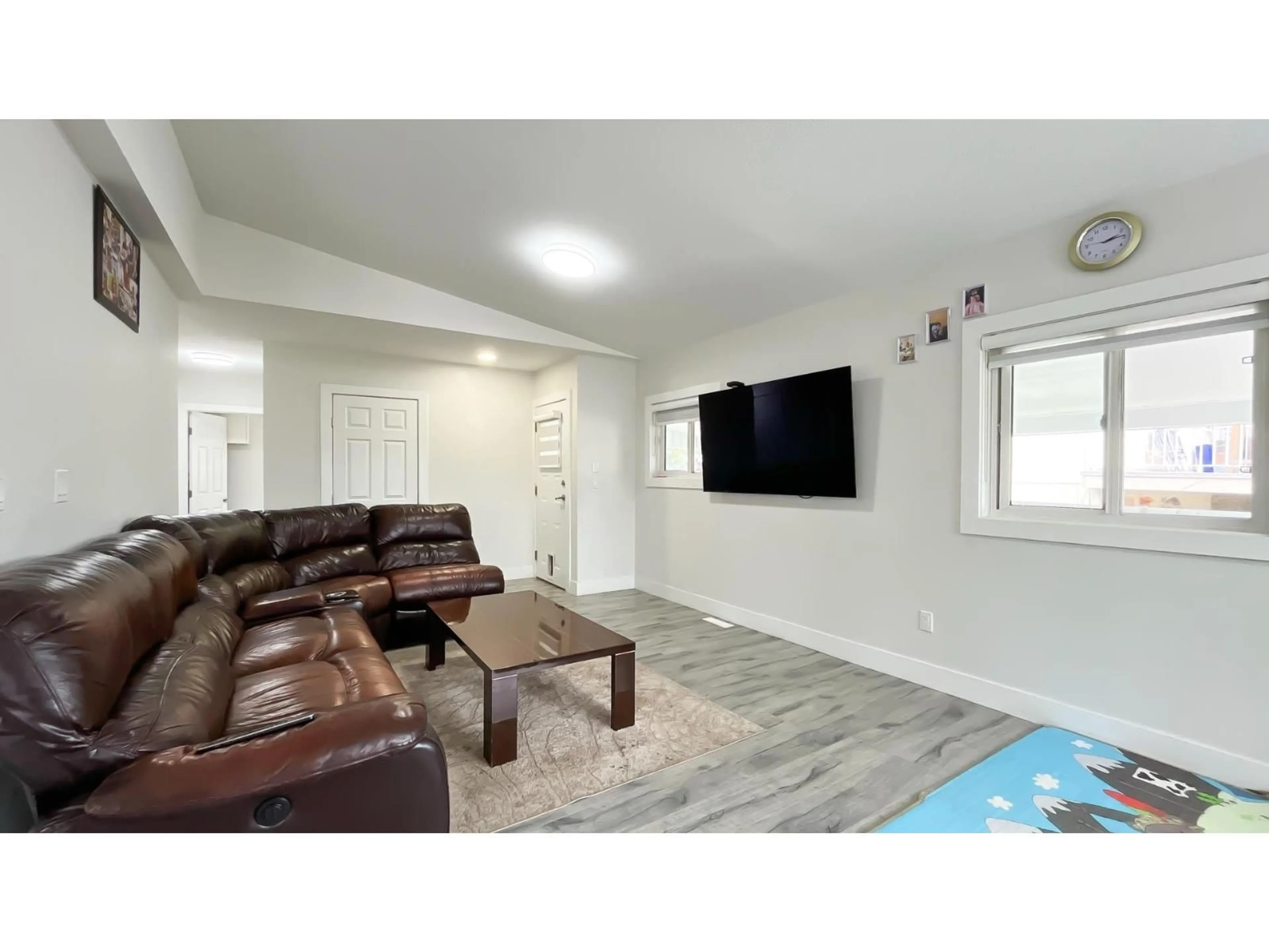 Living room with furniture, unknown for 14171 77A AVENUE, Surrey British Columbia V3W2X2