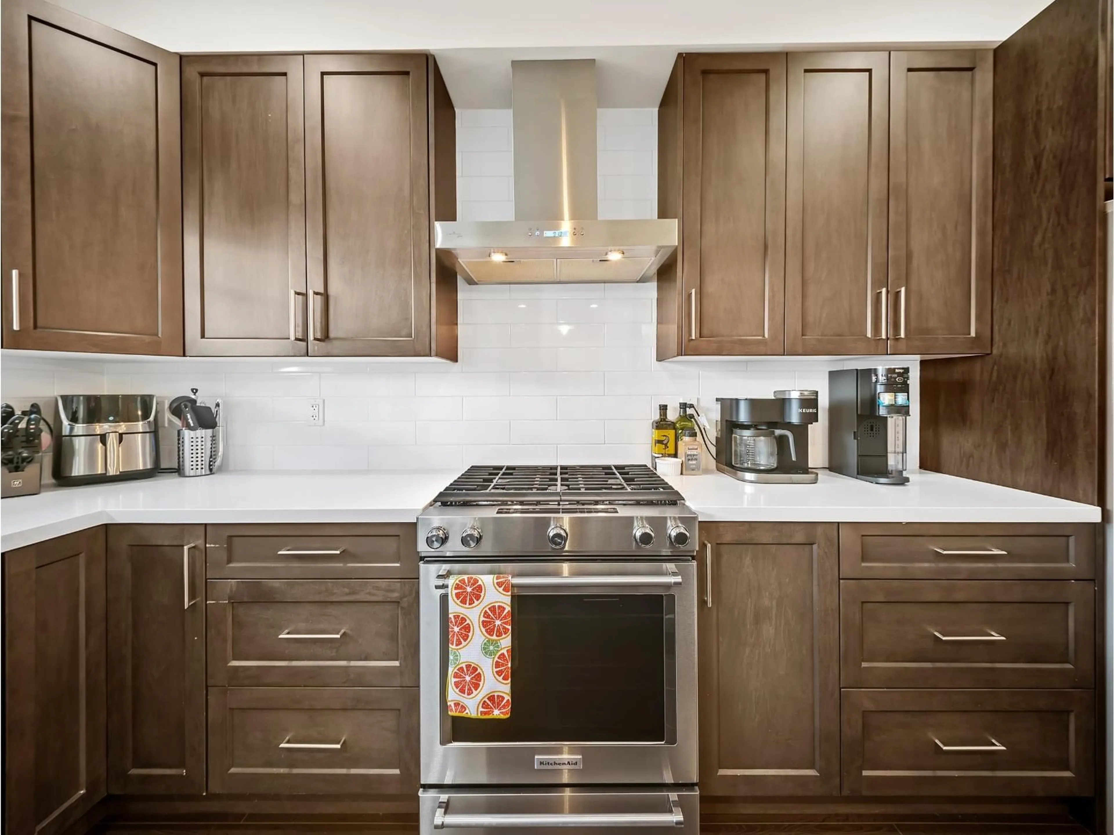Contemporary kitchen, unknown for 115 - 16528 24A AVENUE, Surrey British Columbia V3Z0P4