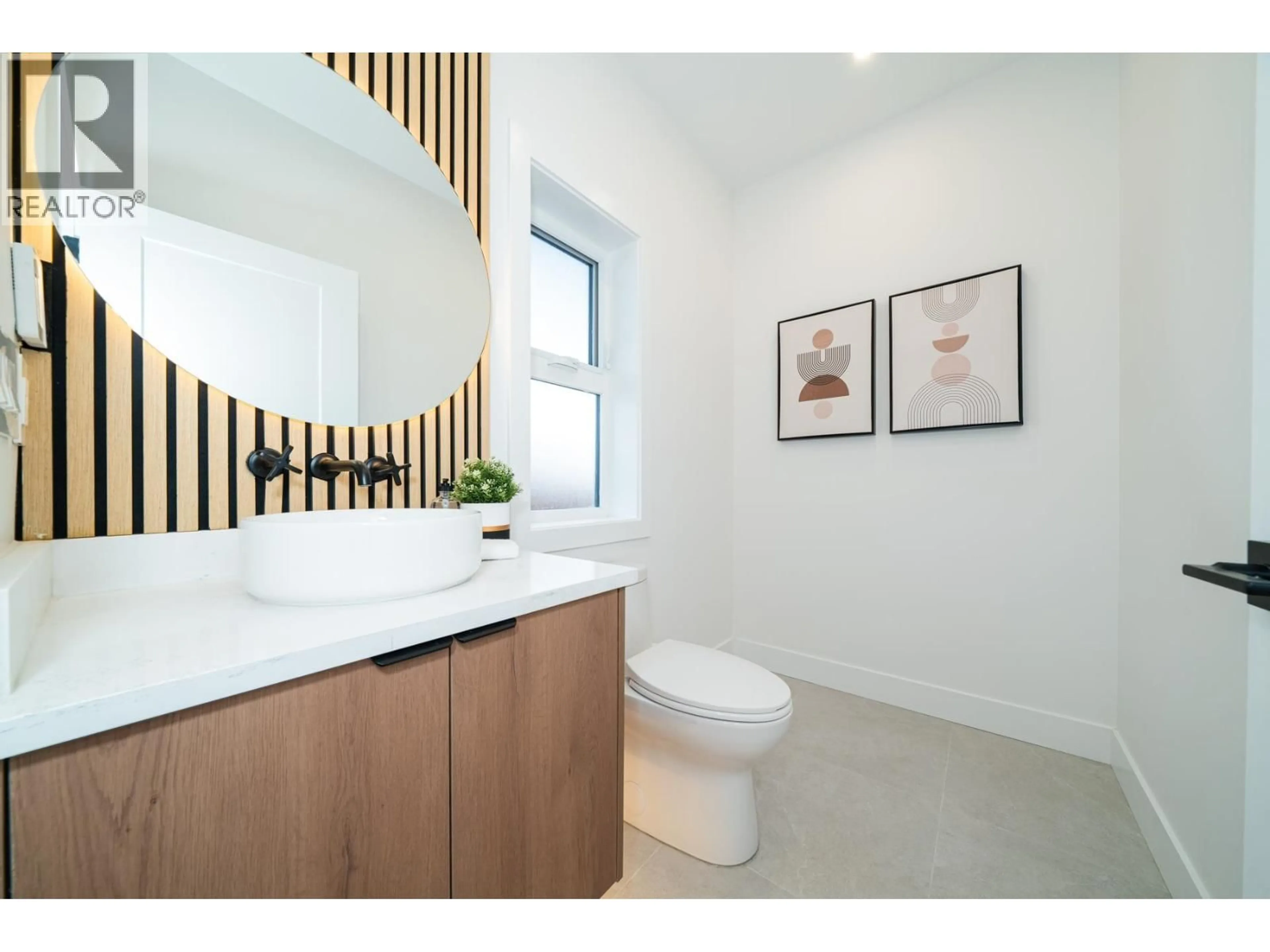 Contemporary bathroom, ceramic/tile floor for 1935 4TH AVENUE, Vancouver British Columbia V5N1K3