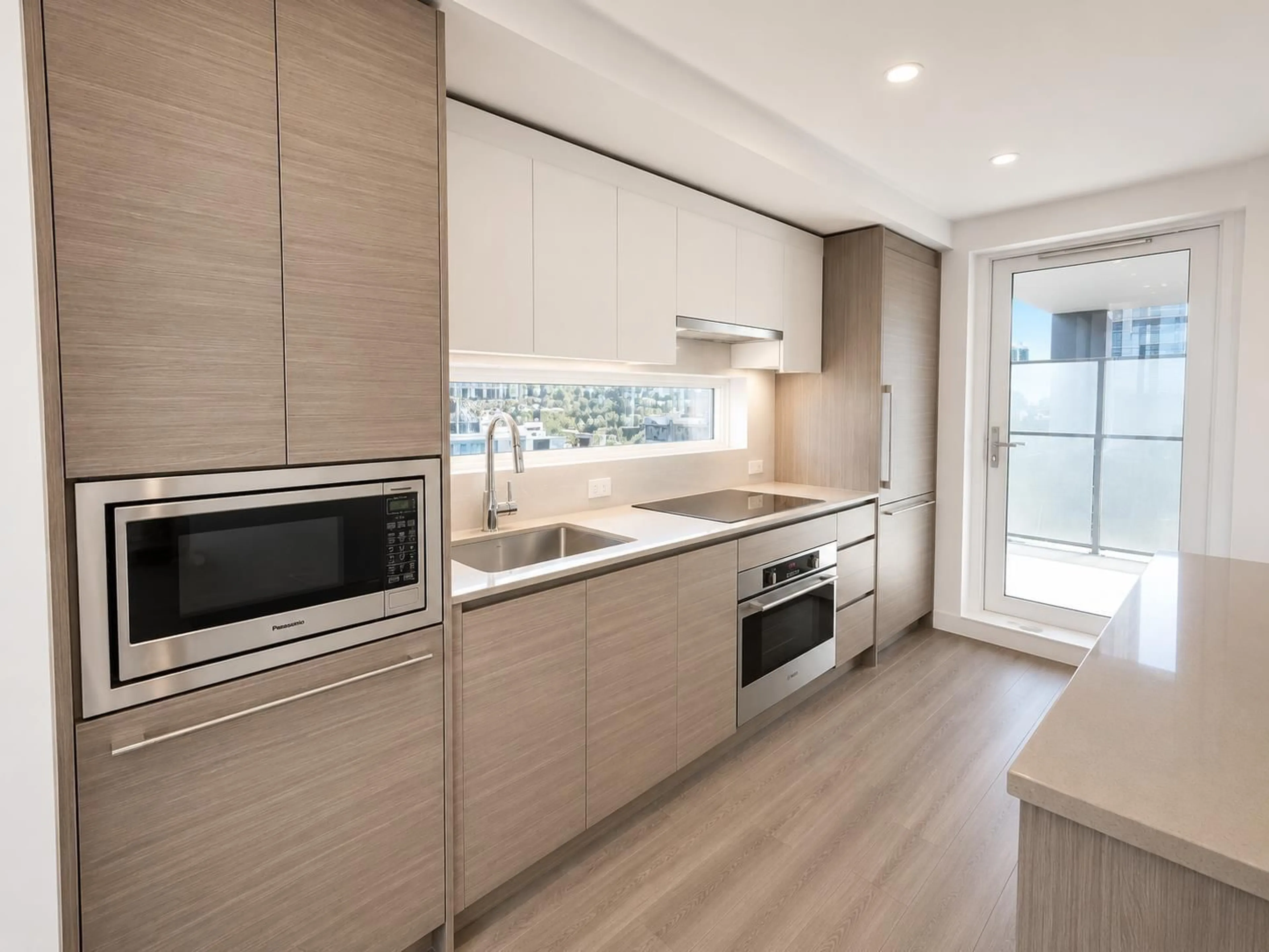Contemporary kitchen, unknown for 803 - 13615 FRASER HIGHWAY, Surrey British Columbia V3T0P7