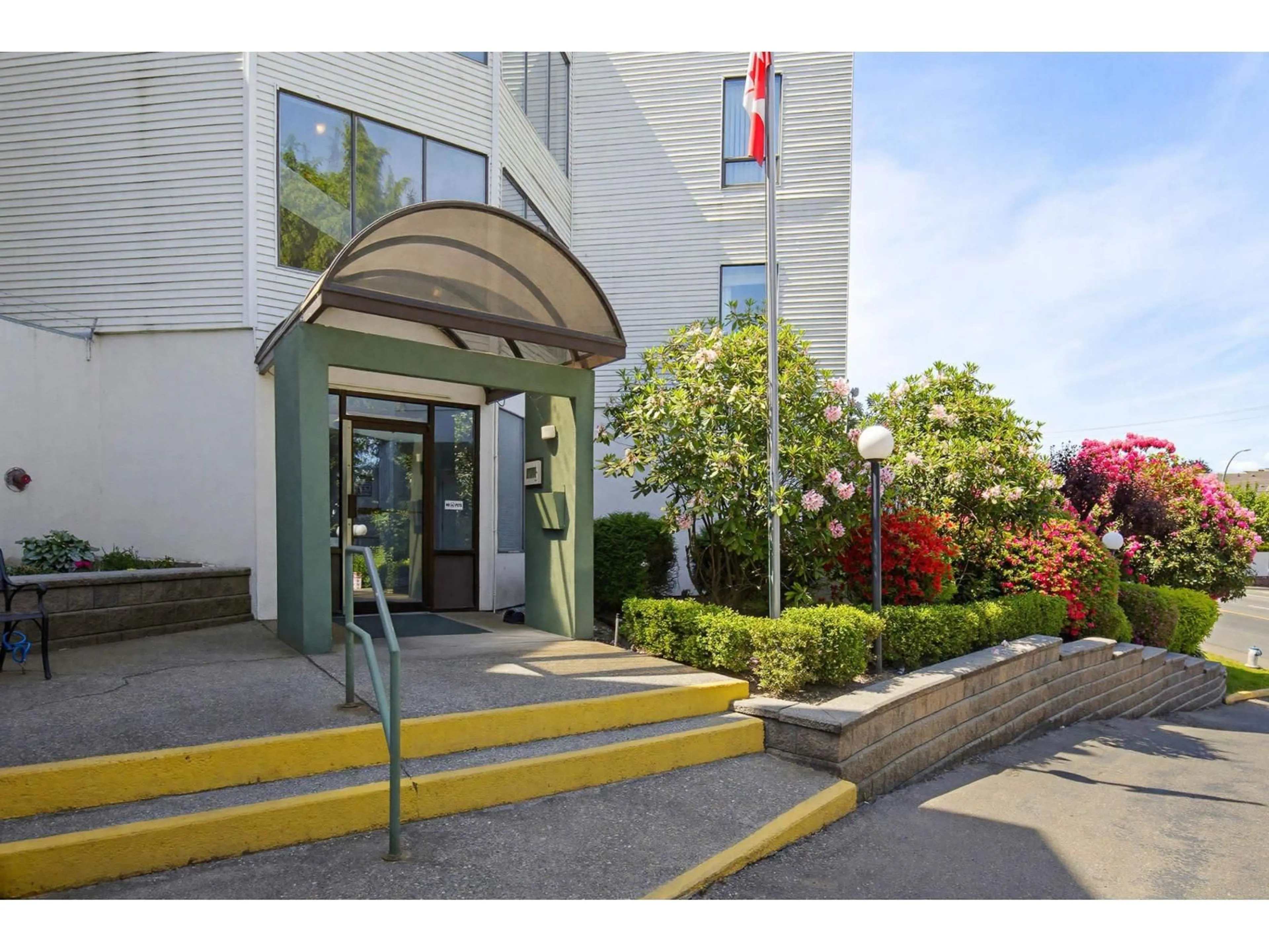 Indoor foyer for 312 - 33030 GEORGE FERGUSON WAY, Abbotsford British Columbia V2S6Y2