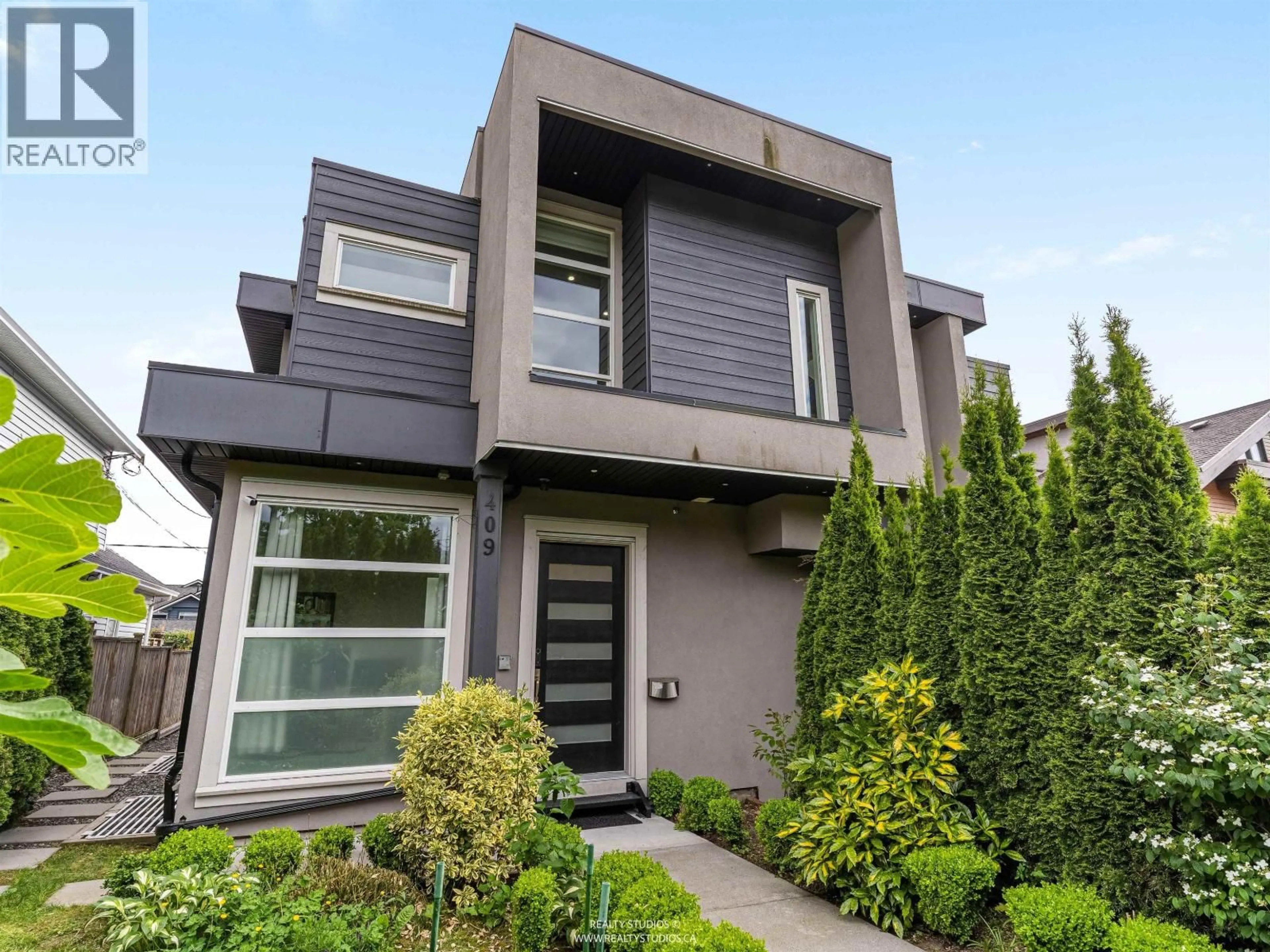 Home with brick exterior material, street for 409 KEITH ROAD, North Vancouver British Columbia V7M1M2