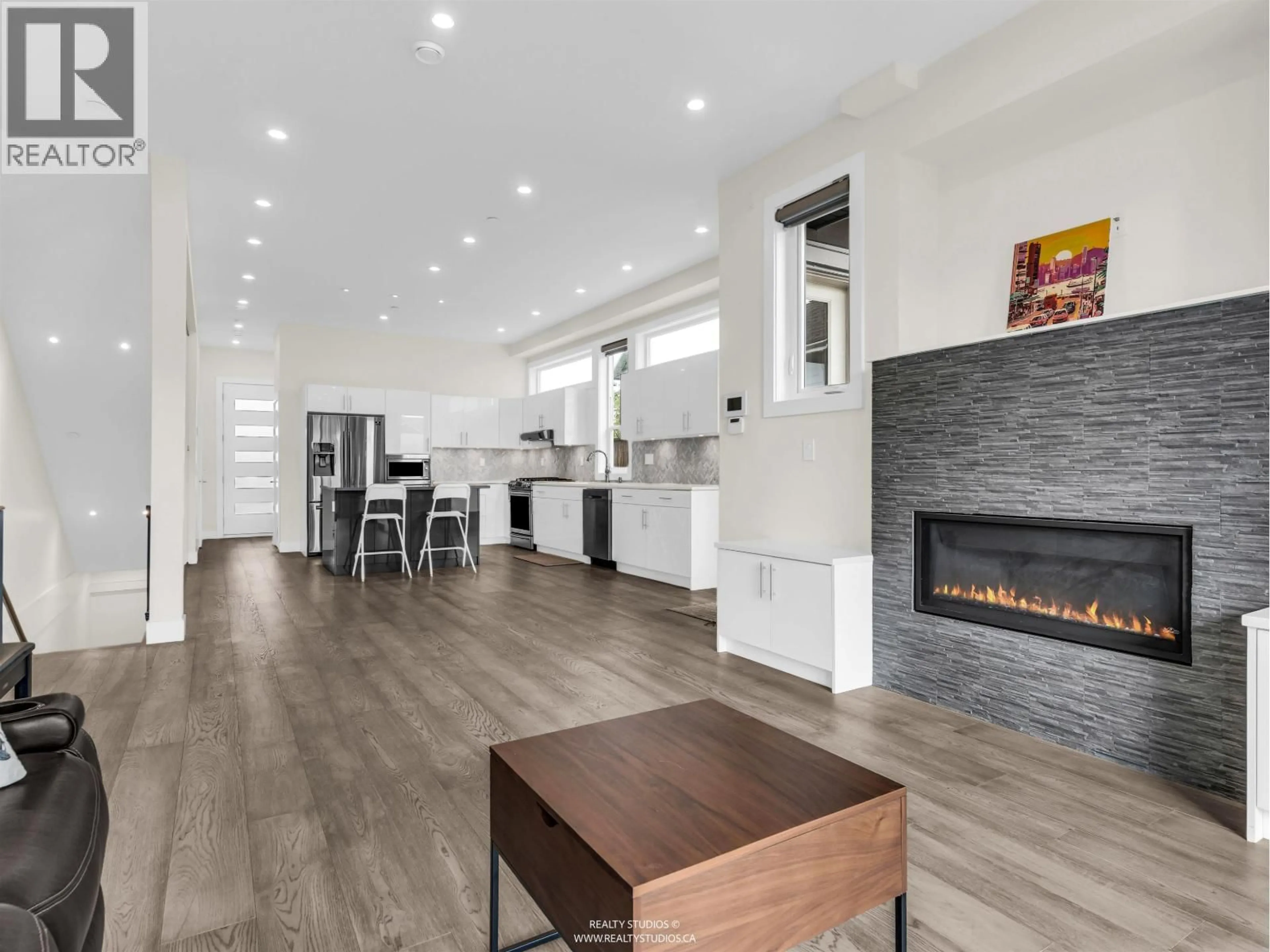 Open concept kitchen, unknown for 409 KEITH ROAD, North Vancouver British Columbia V7M1M2