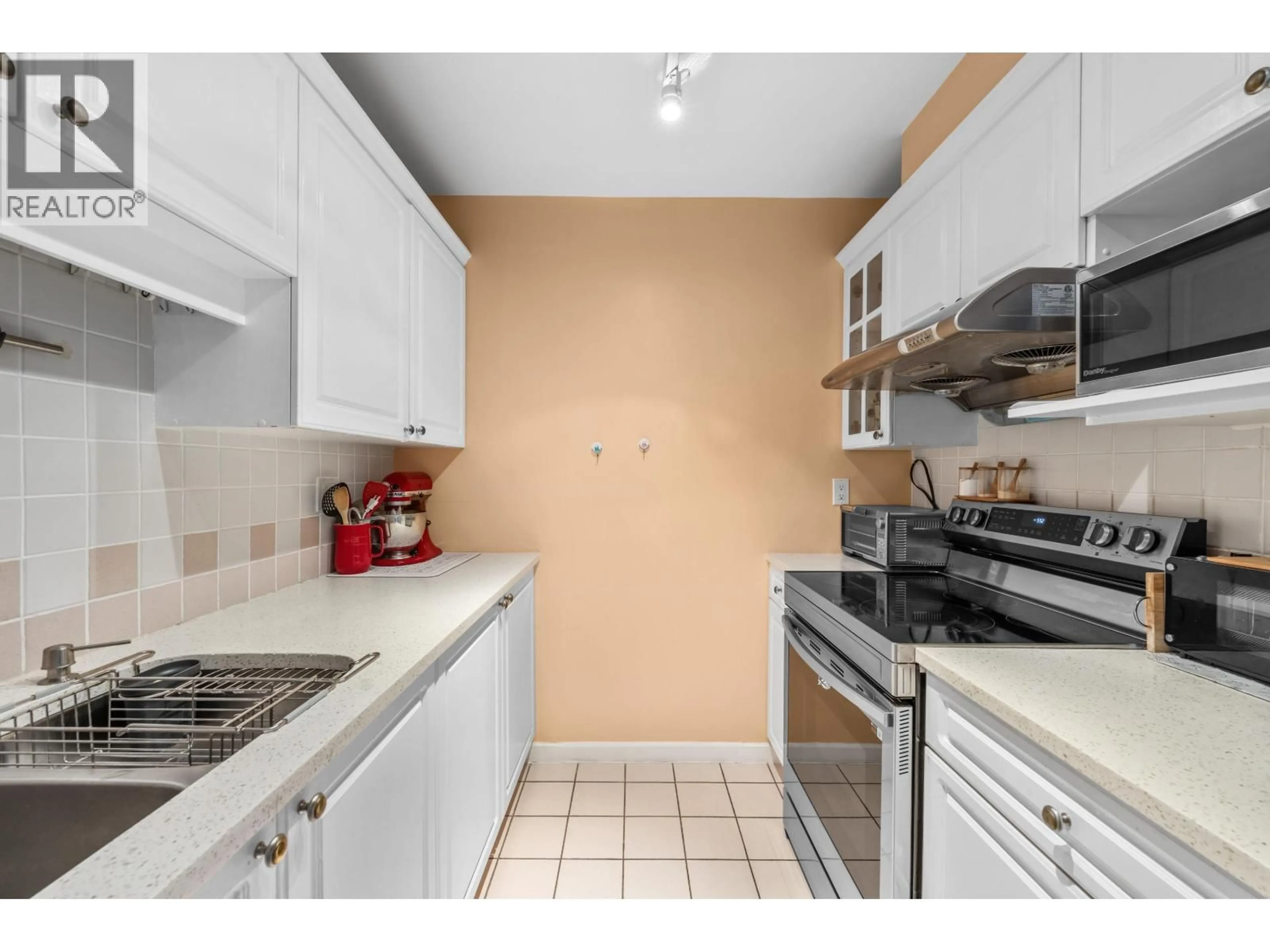 Standard kitchen, unknown for 1505 - 6838 STATION HILL DRIVE, Burnaby British Columbia V3N5A4