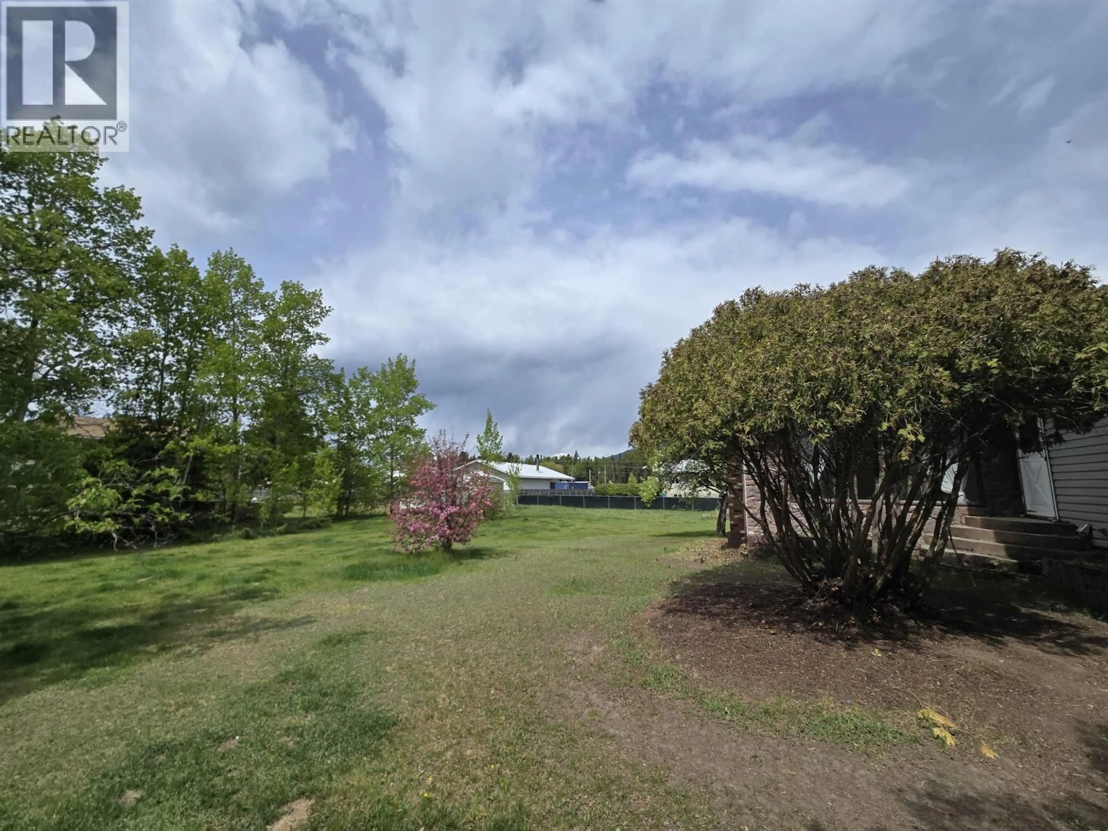 A pic from outside/outdoor area/front of a property/back of a property/a pic from drone, unknown for 1410 7TH AVENUE, Valemount British Columbia V0E2Z0