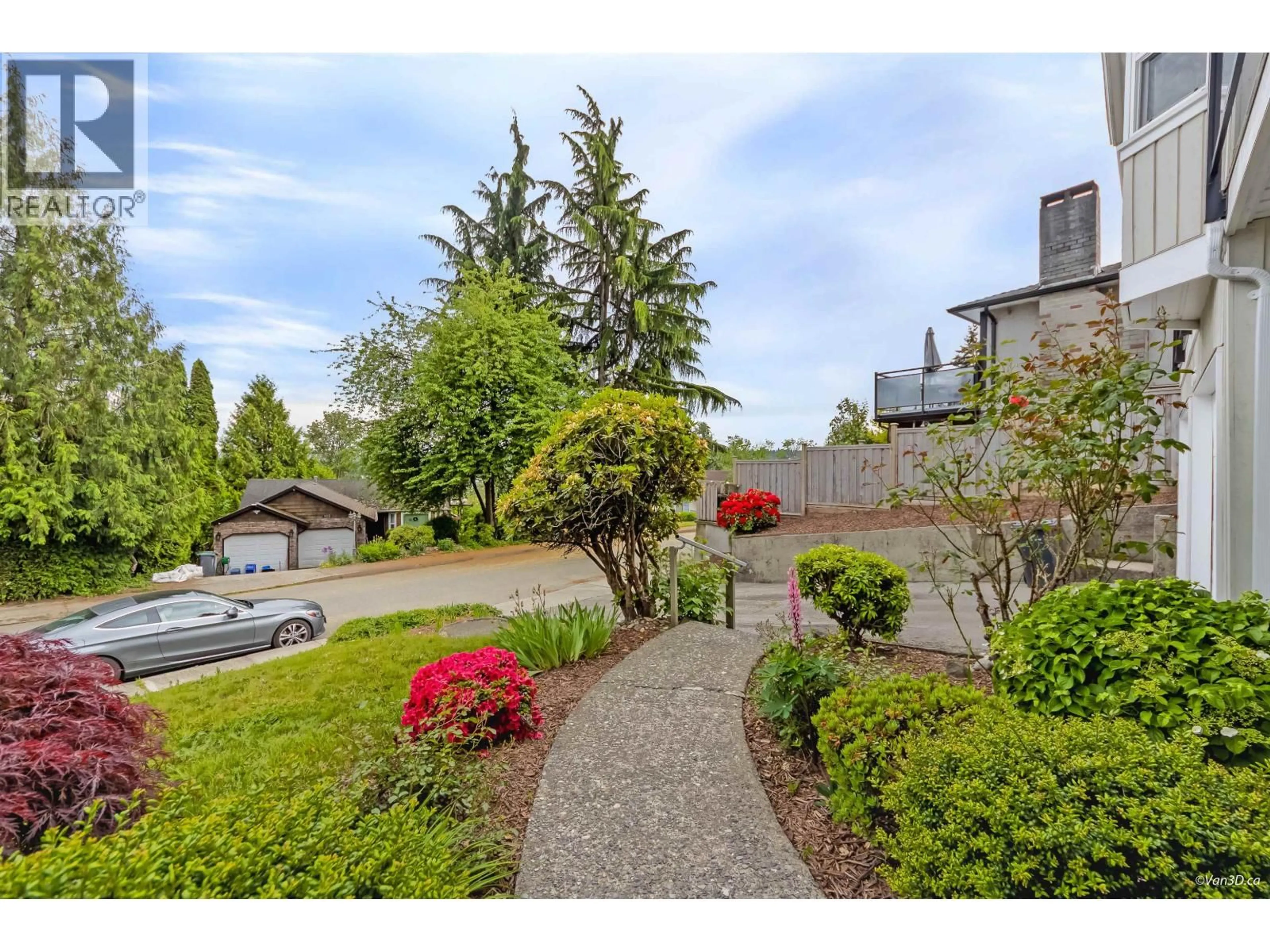A pic from outside/outdoor area/front of a property/back of a property/a pic from drone, street for 106 WARRICK STREET, Coquitlam British Columbia V3K5L4