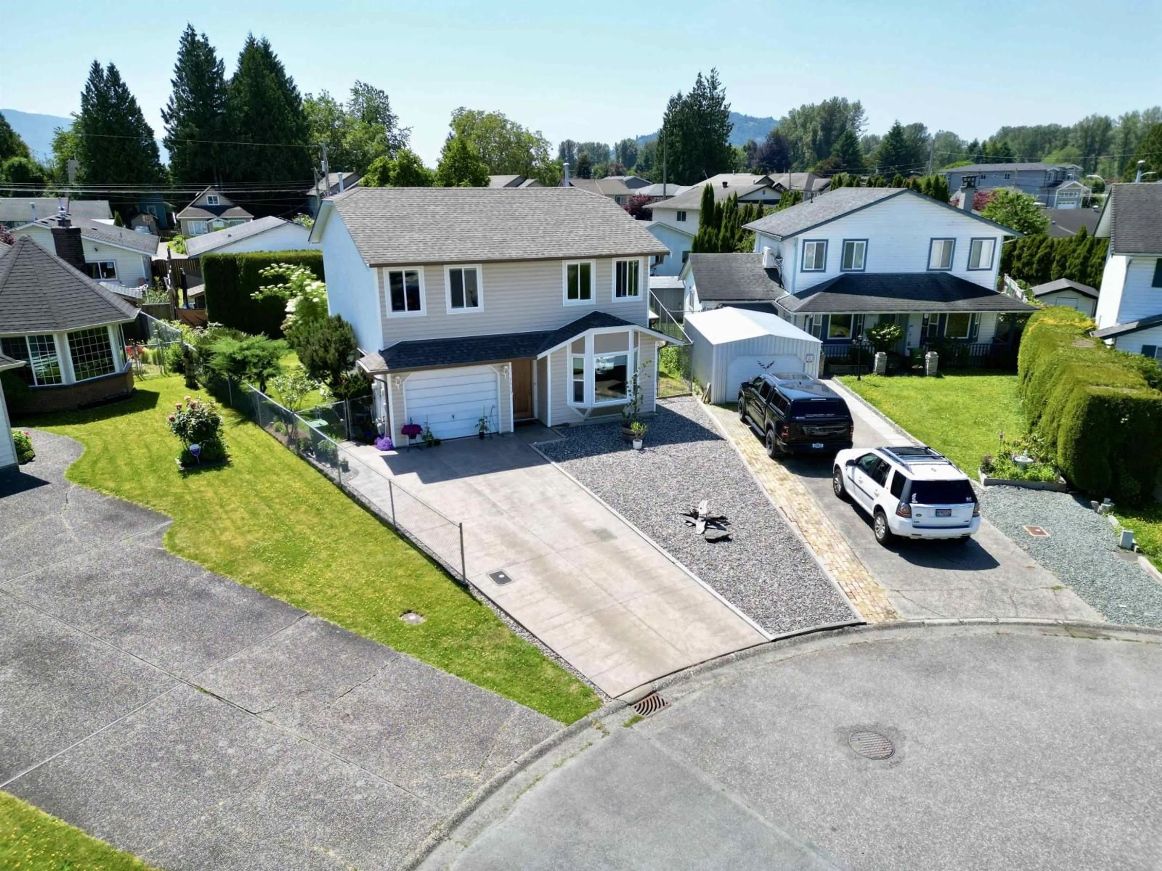 A pic from outside/outdoor area/front of a property/back of a property/a pic from drone, street for 9525 NORTHVIEW STREET, Chilliwack British Columbia V2P7G8