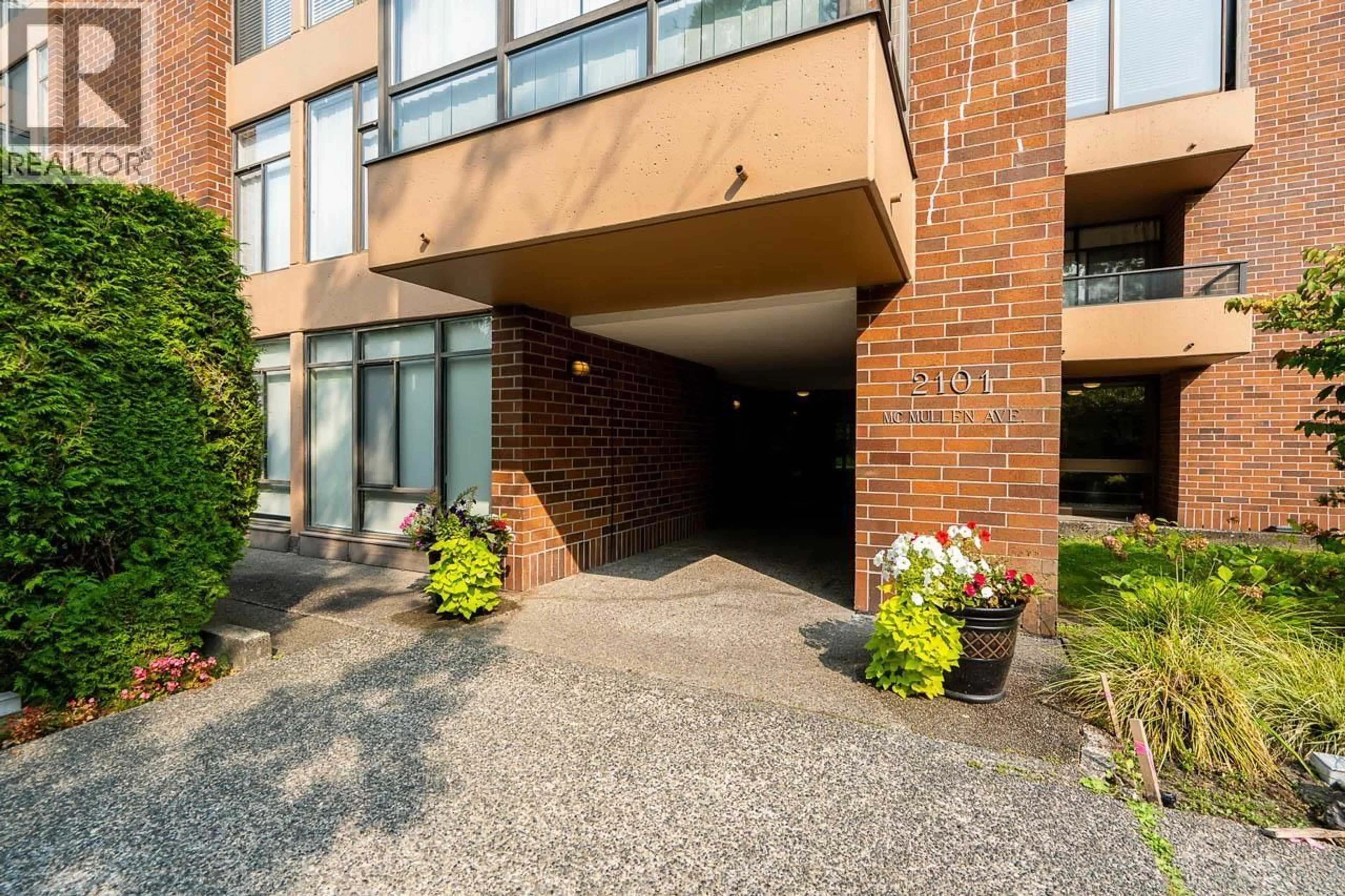 Indoor foyer for 309 - 2101 MCMULLEN AVENUE, Vancouver British Columbia V6L3B4