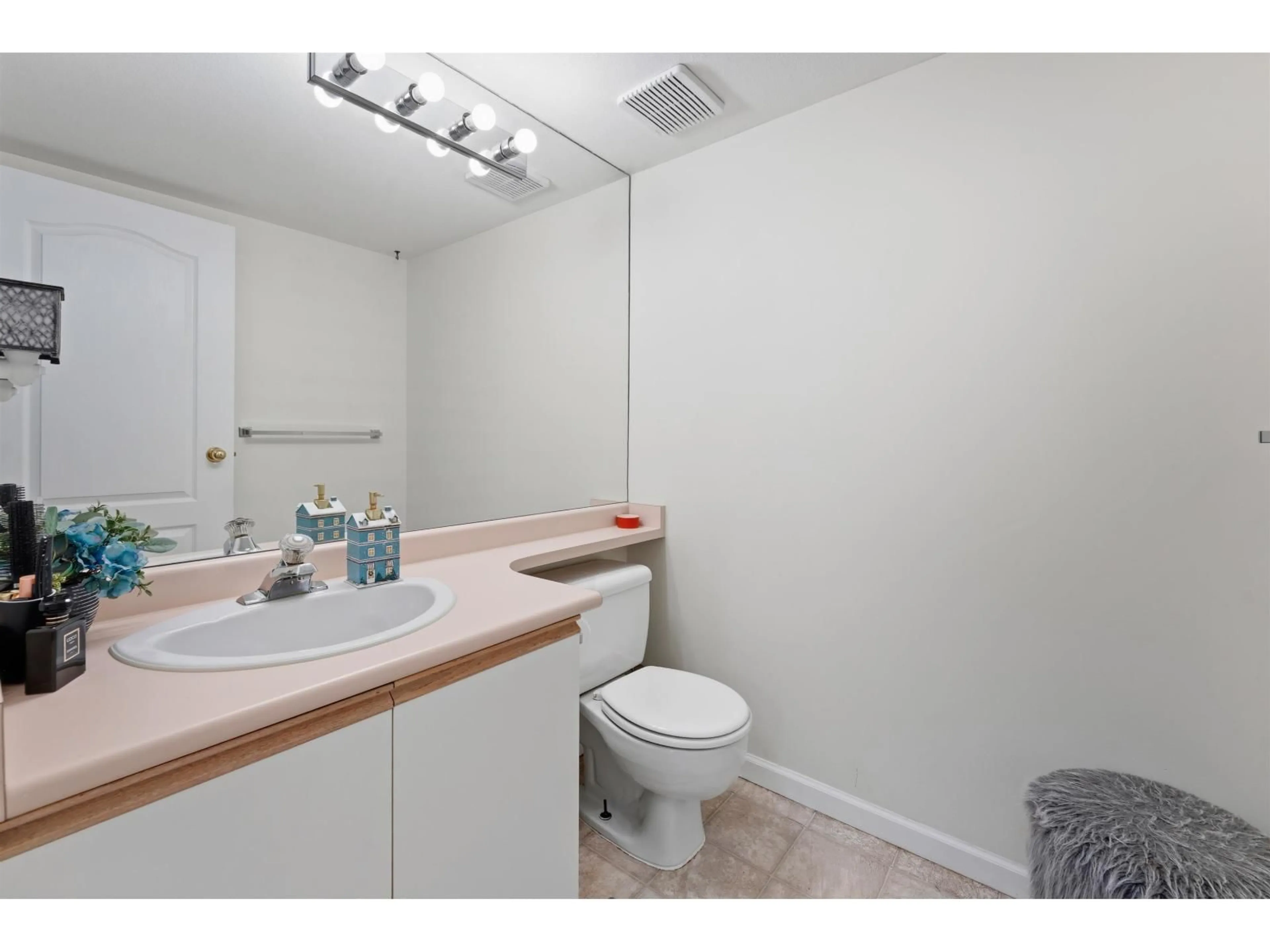 Standard bathroom, unknown for 51 - 15840 84 AVENUE, Surrey British Columbia V4N0W4