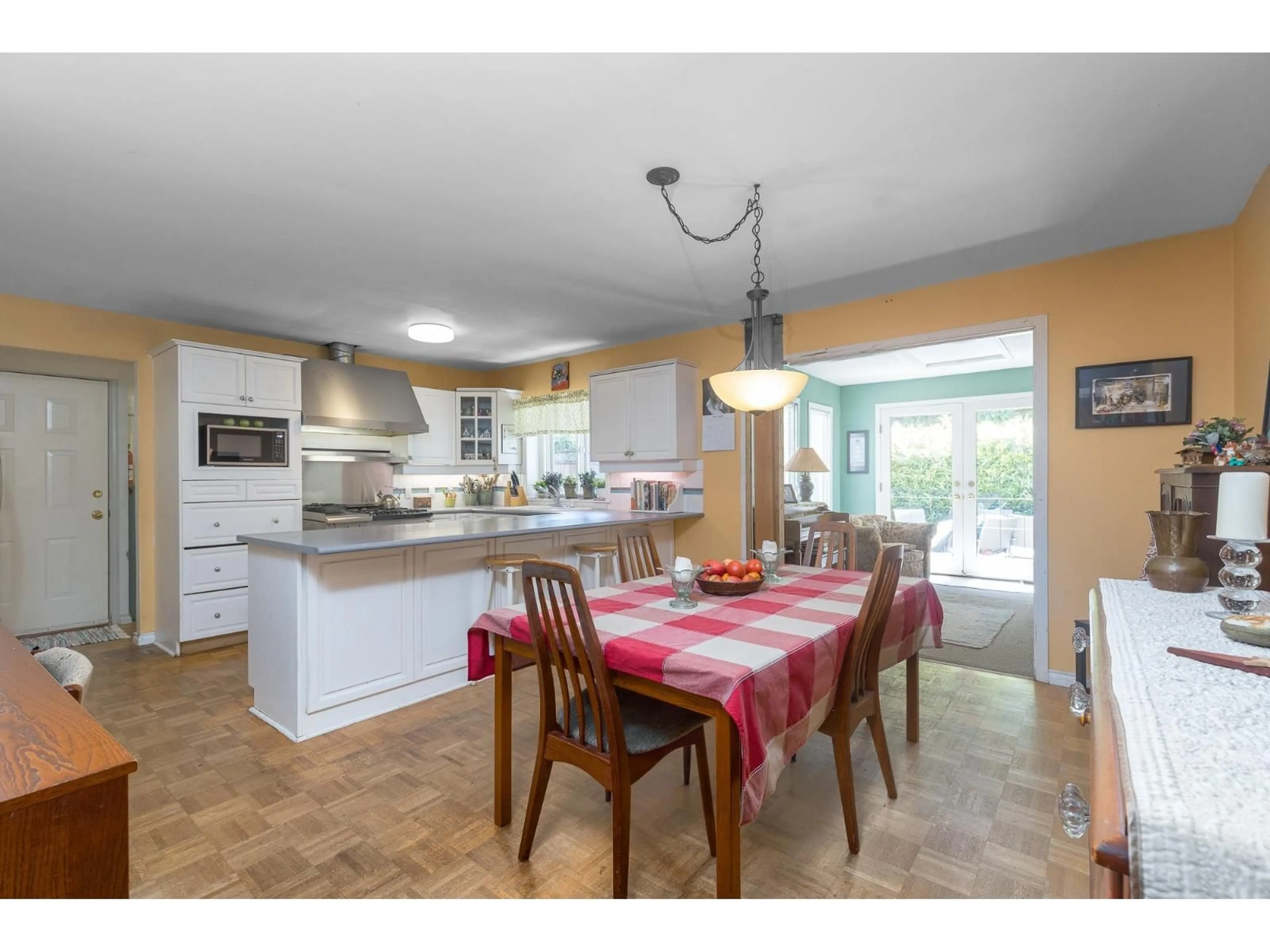 Open concept kitchen, unknown for 12522 26A AVENUE, Surrey British Columbia V4A2M3
