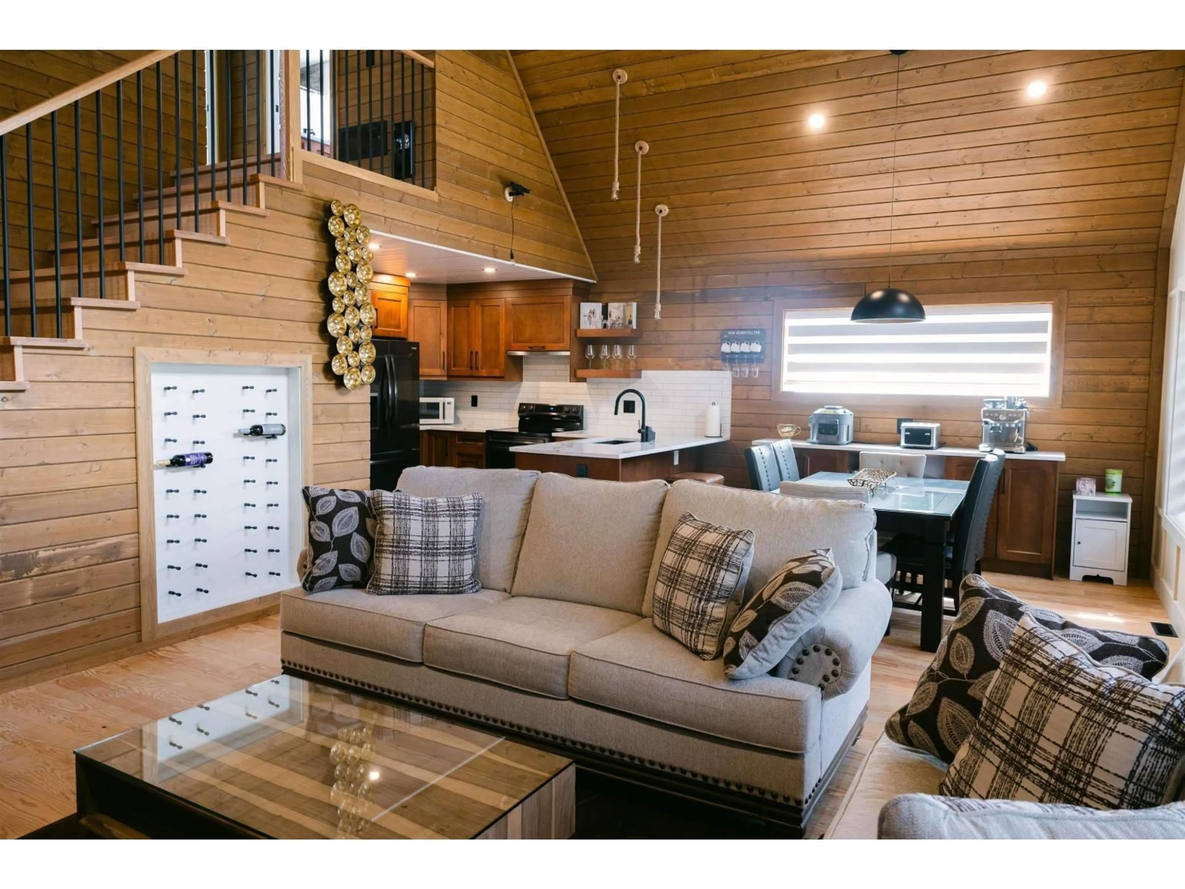Living room with furniture, wood/laminate floor for HG171 - 71399 GROVE BOULEVARD, Hope British Columbia V0X1L5