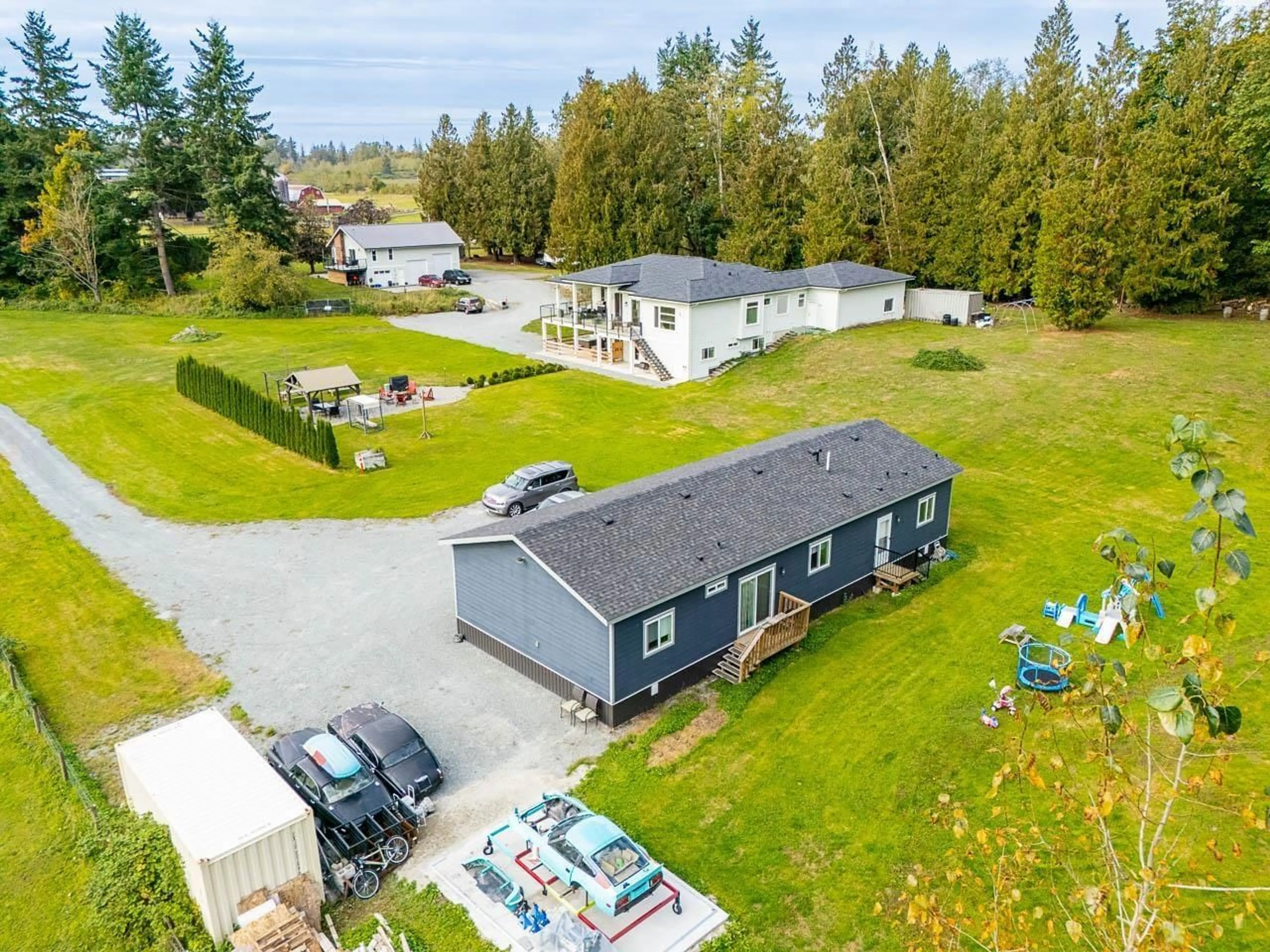 A pic from outside/outdoor area/front of a property/back of a property/a pic from drone, unknown for 934 248 STREET, Langley British Columbia V4W2G1