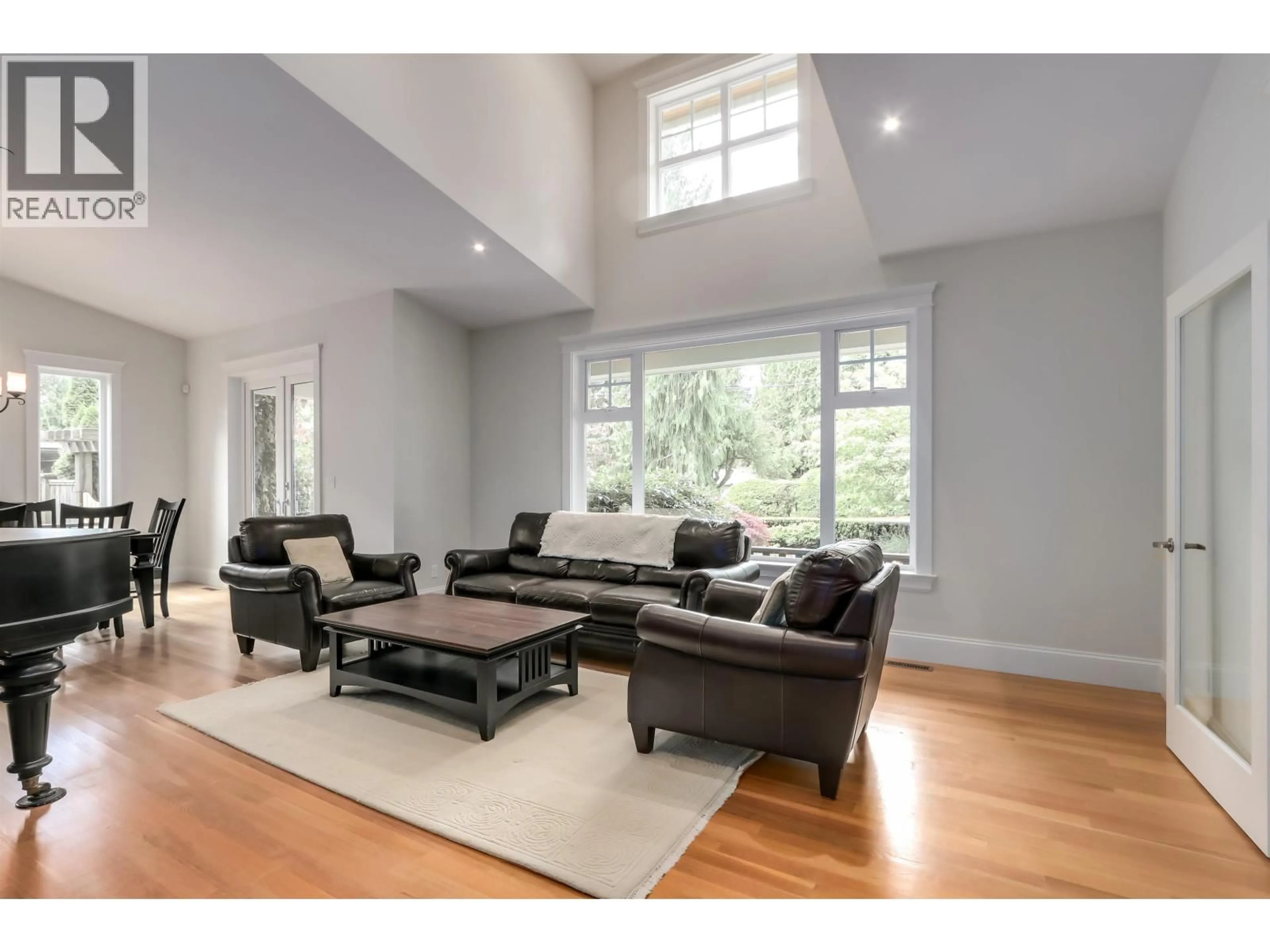 Living room with furniture, unknown for 352 ST. JAMES CRESCENT, West Vancouver British Columbia V7S1J8