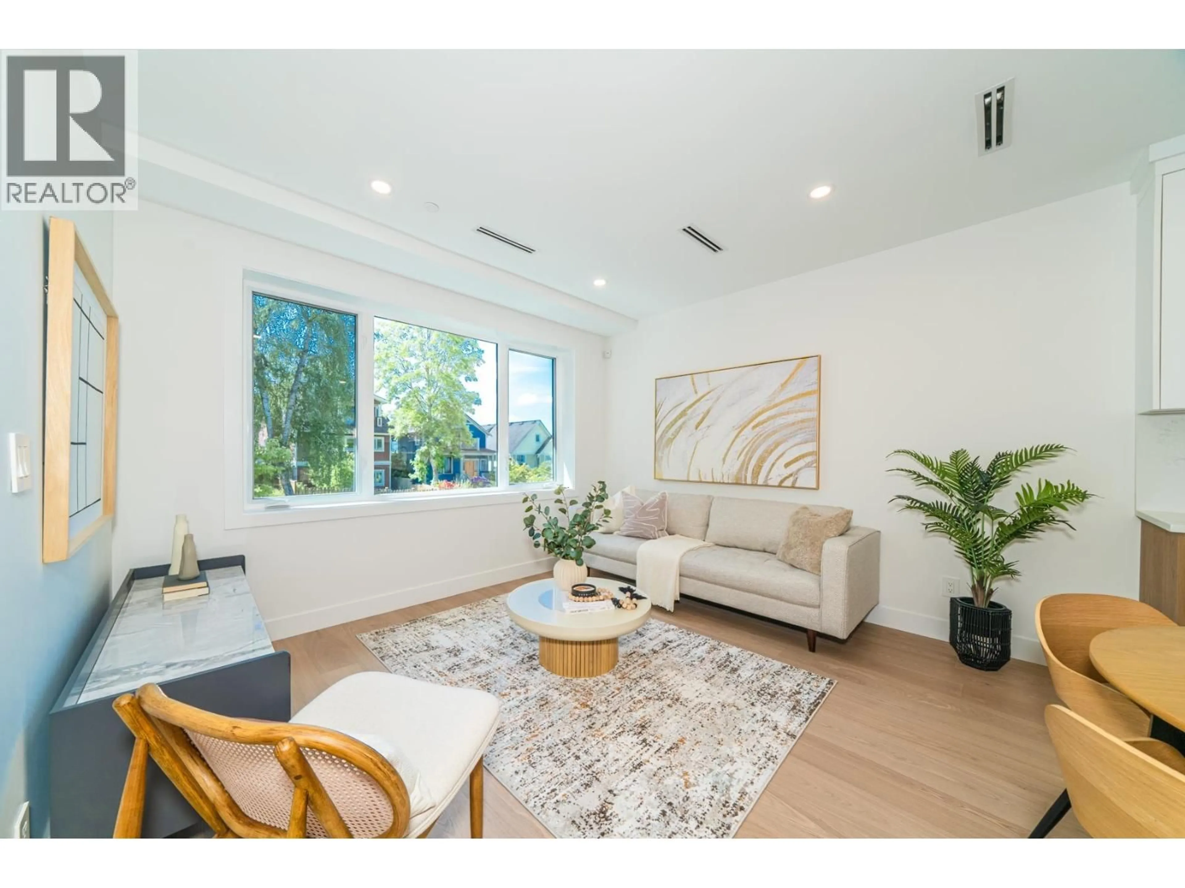 Living room with furniture, wood/laminate floor for 1937 4TH AVENUE, Vancouver British Columbia V5N1K3