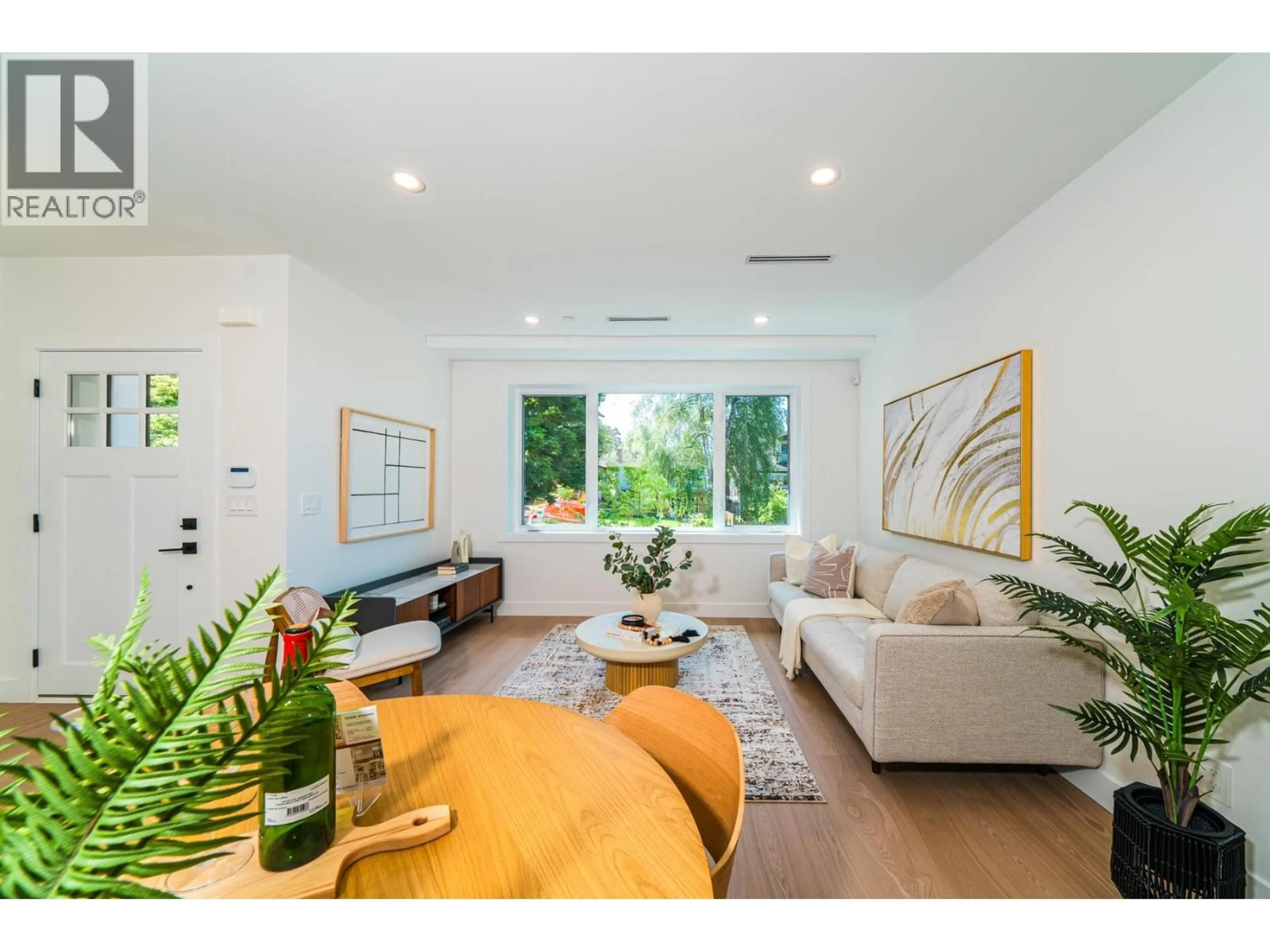 Living room with furniture, wood/laminate floor for 1937 4TH AVENUE, Vancouver British Columbia V5N1K3