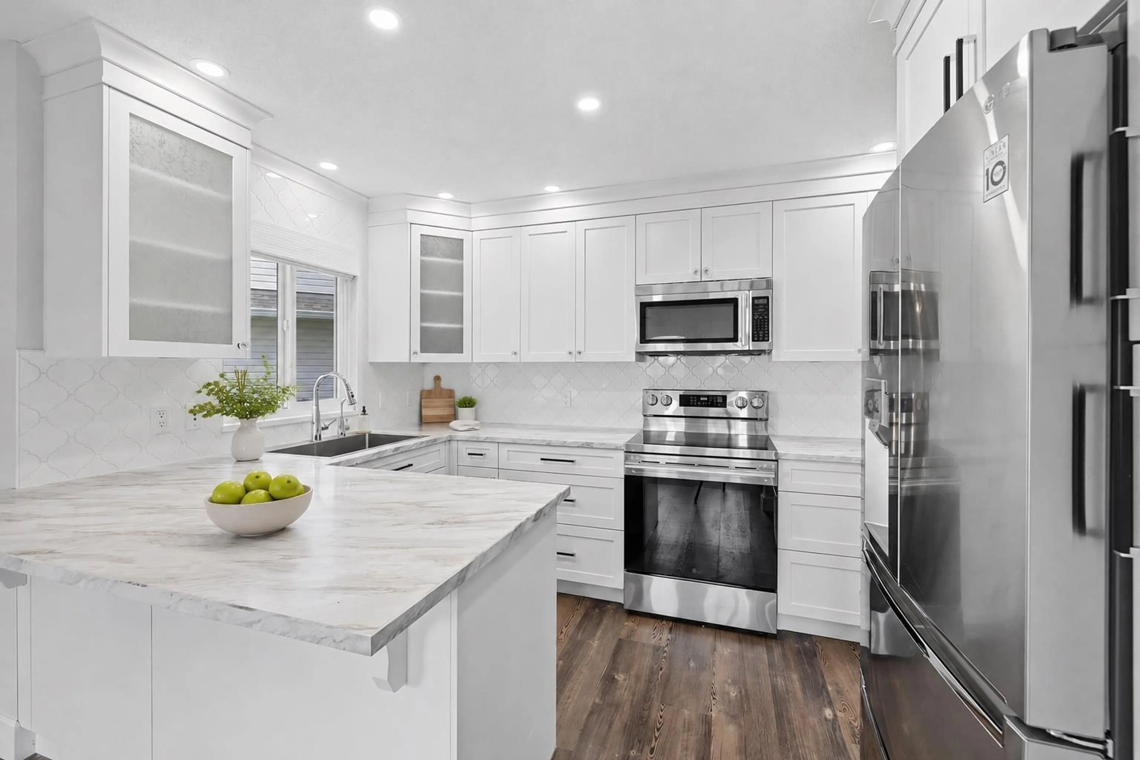 Open concept kitchen, ceramic/tile floor for 115 - 21928 48 AVENUE, Langley British Columbia V3A8H1