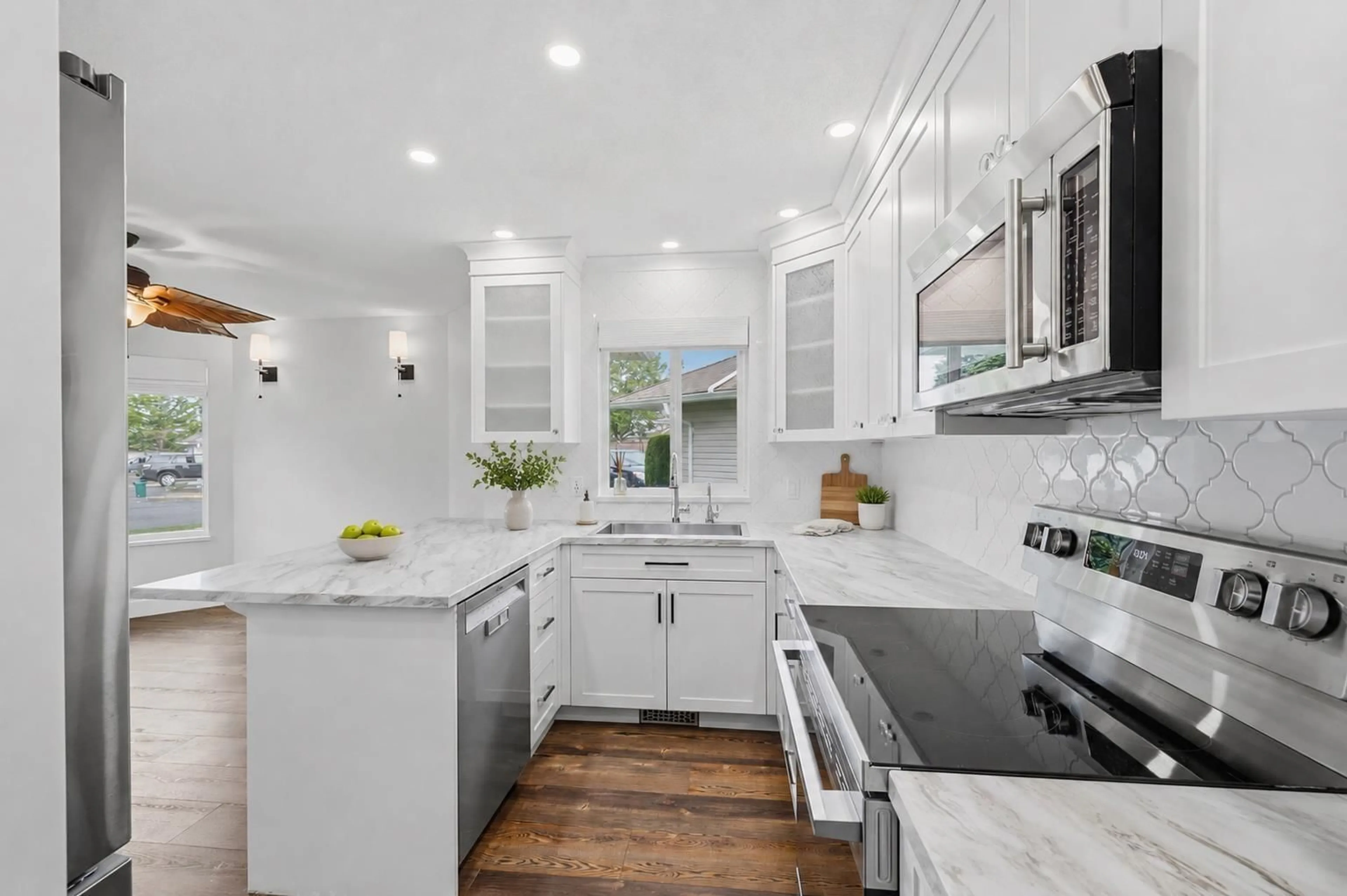 Contemporary kitchen, ceramic/tile floor for 115 - 21928 48 AVENUE, Langley British Columbia V3A8H1