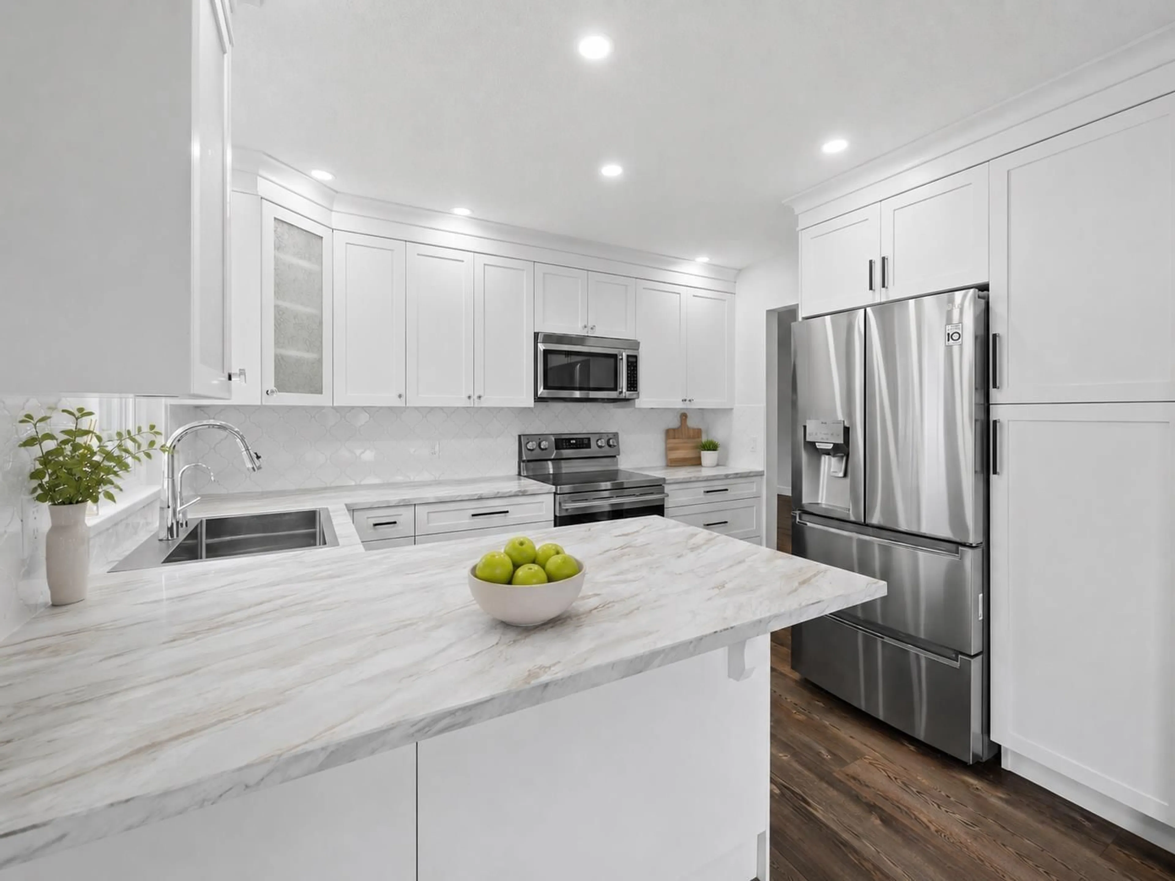 Open concept kitchen, ceramic/tile floor for 115 - 21928 48 AVENUE, Langley British Columbia V3A8H1